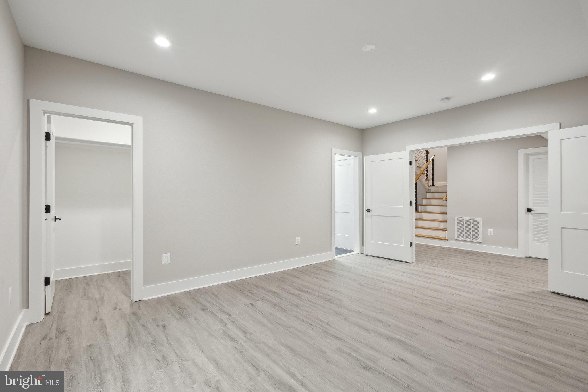 WESTHAMPTON - Residential