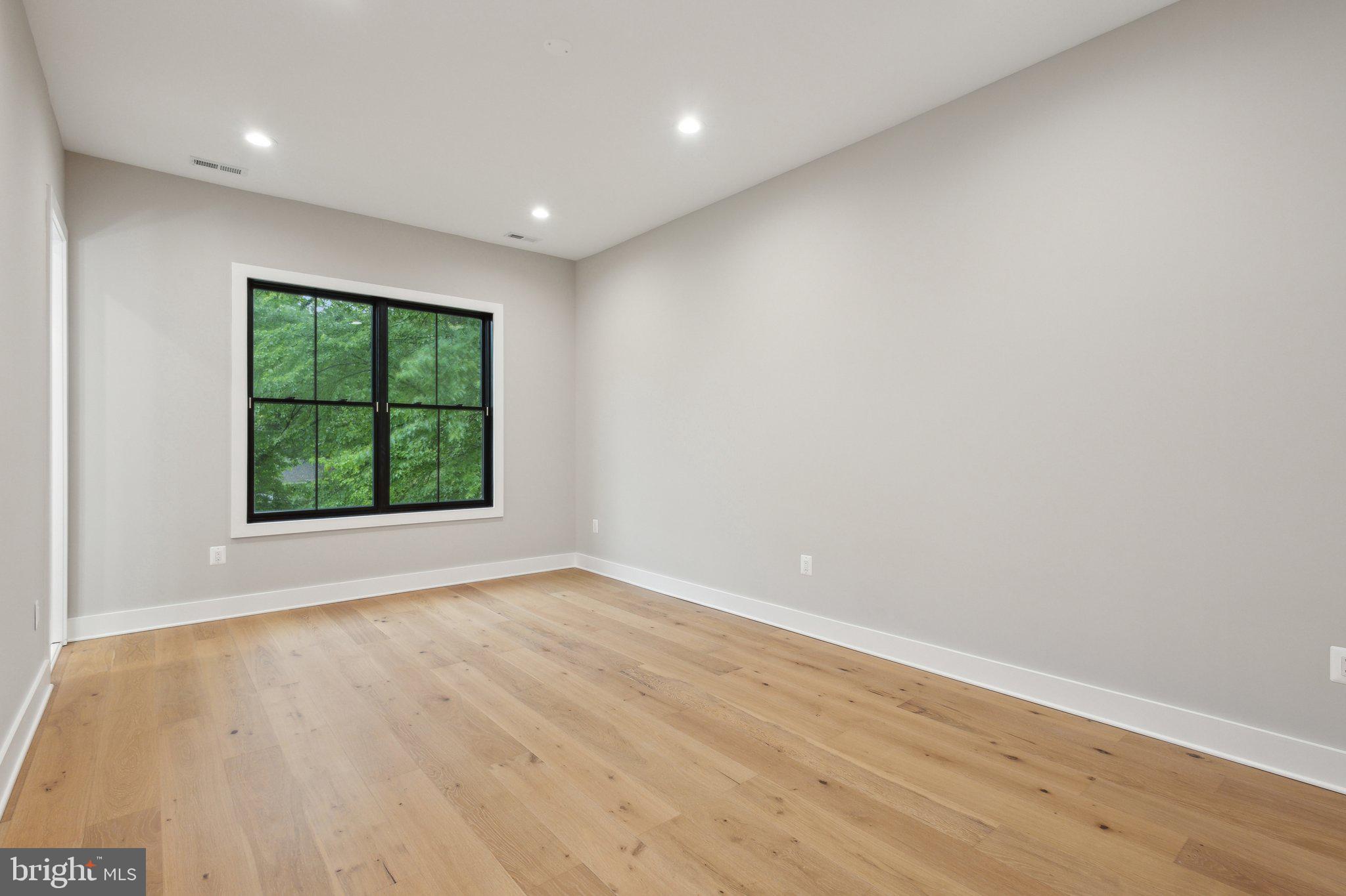 WESTHAMPTON - Residential