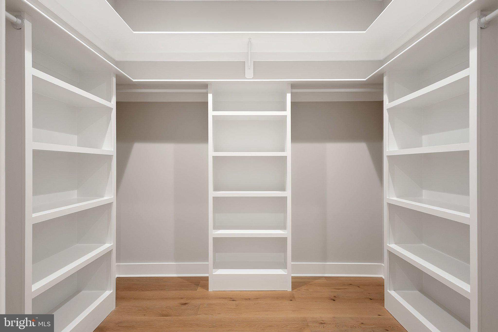 WESTHAMPTON - Residential