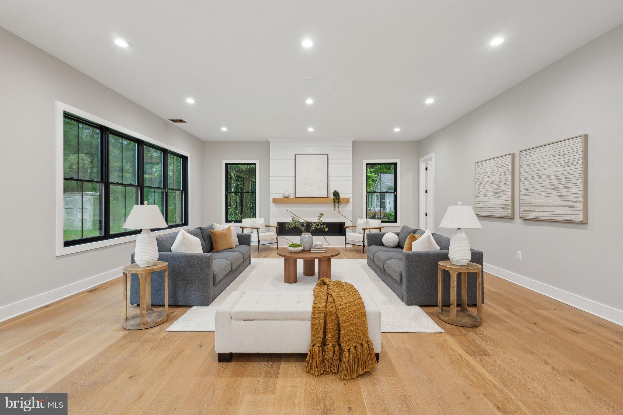 WESTHAMPTON - Residential