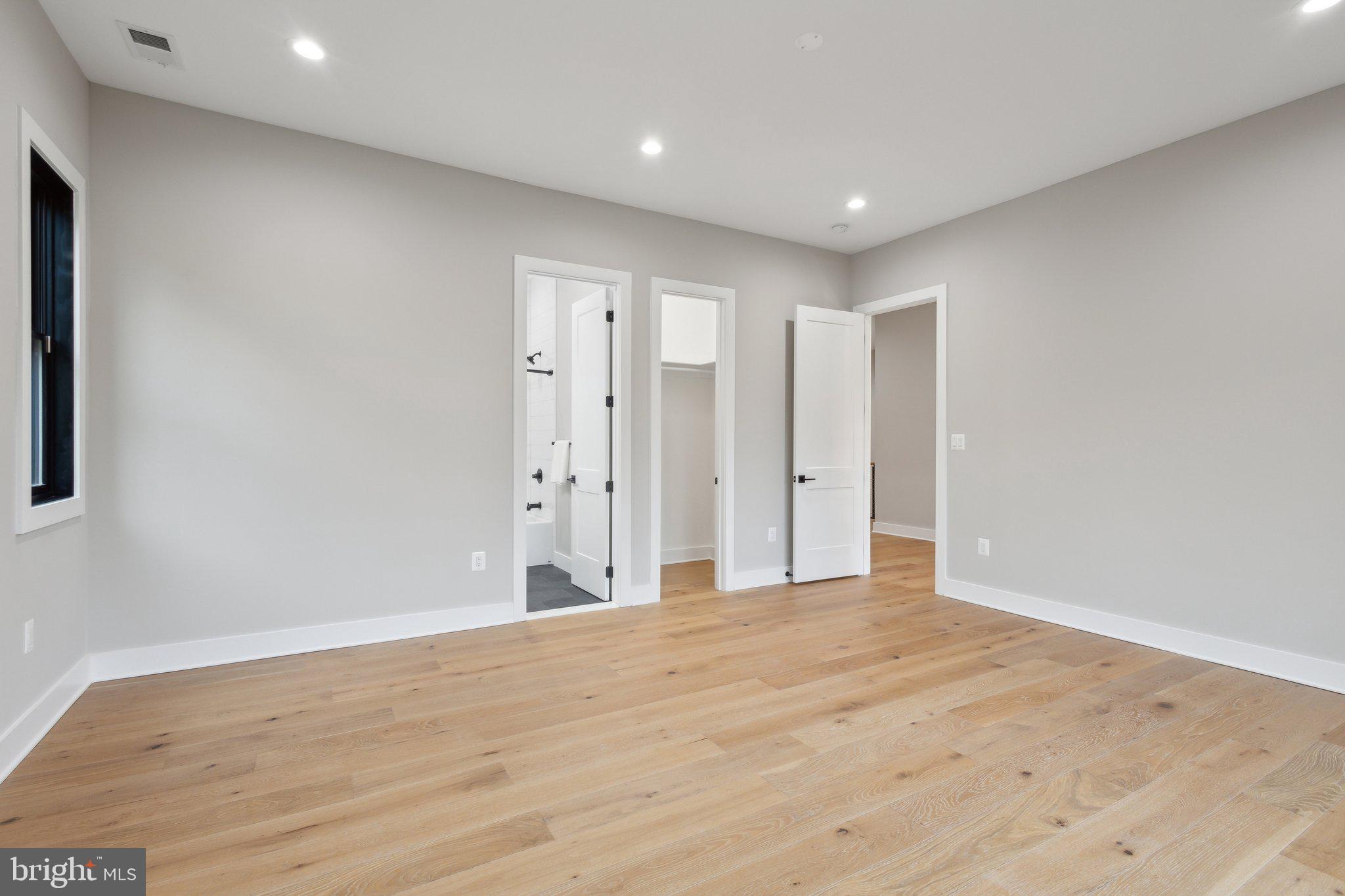 WESTHAMPTON - Residential