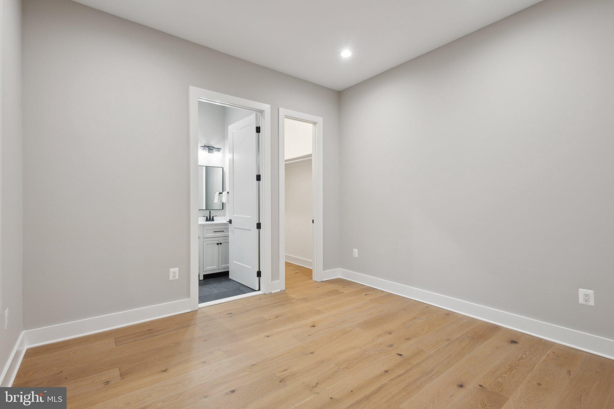 WESTHAMPTON - Residential