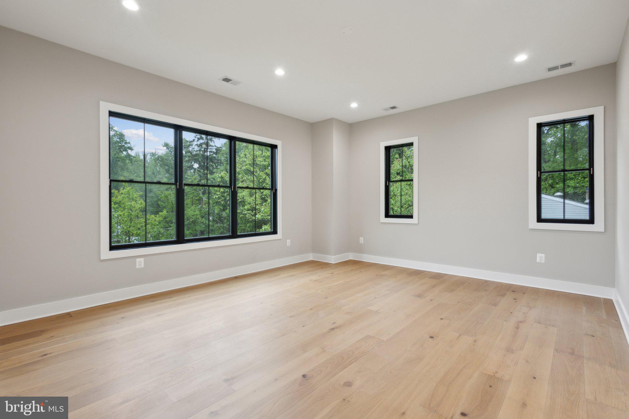 WESTHAMPTON - Residential