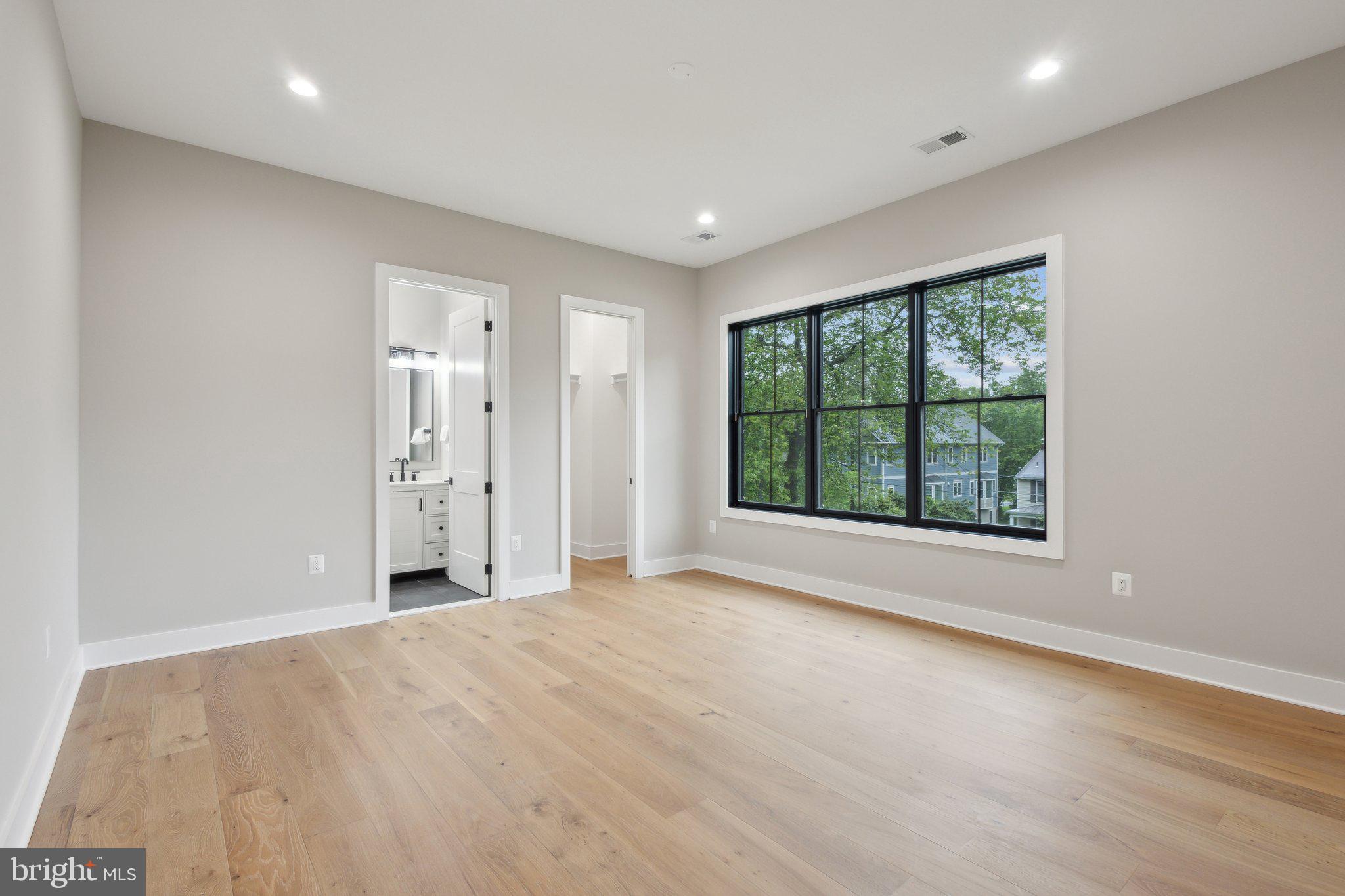 WESTHAMPTON - Residential