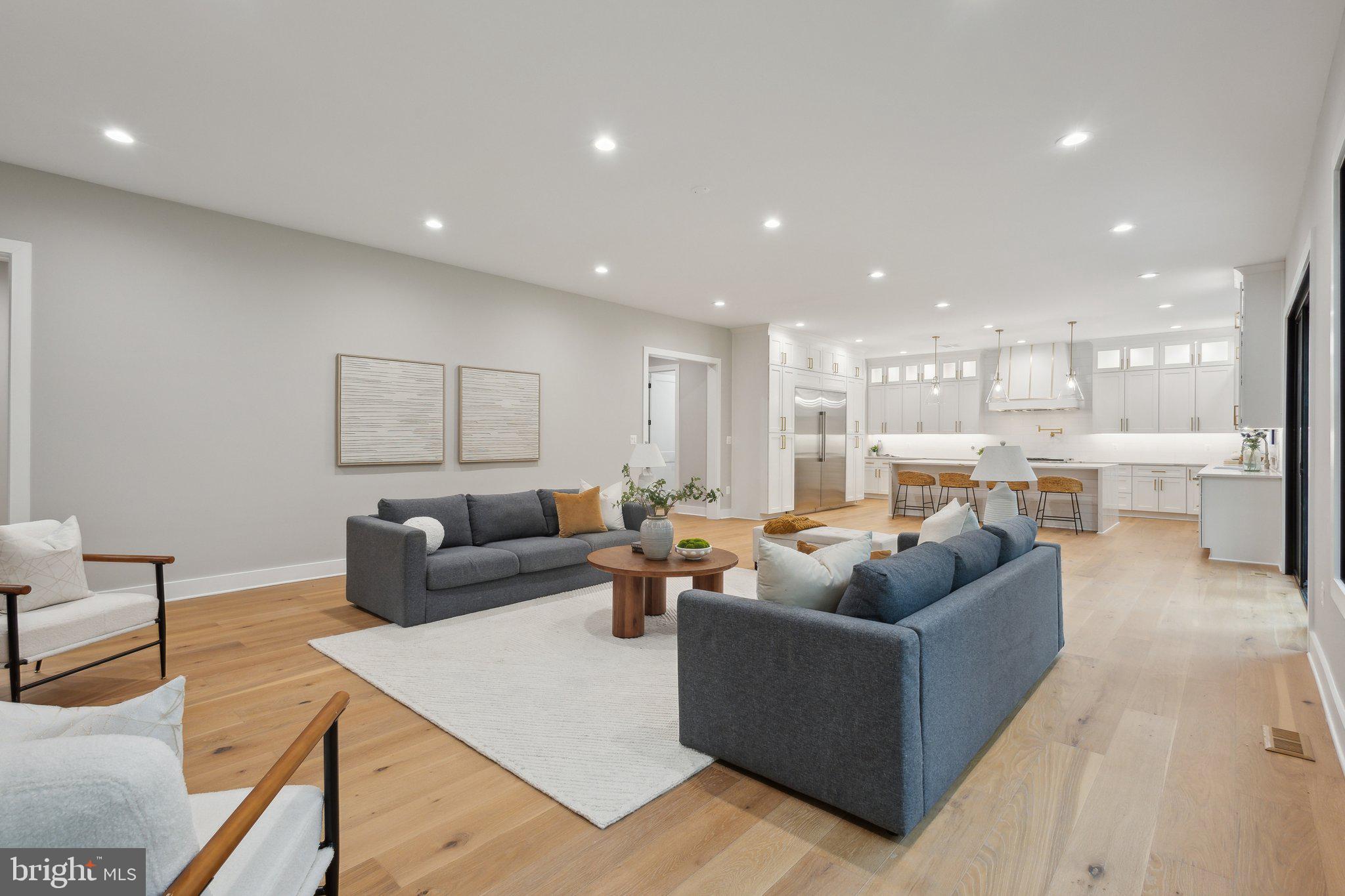 WESTHAMPTON - Residential