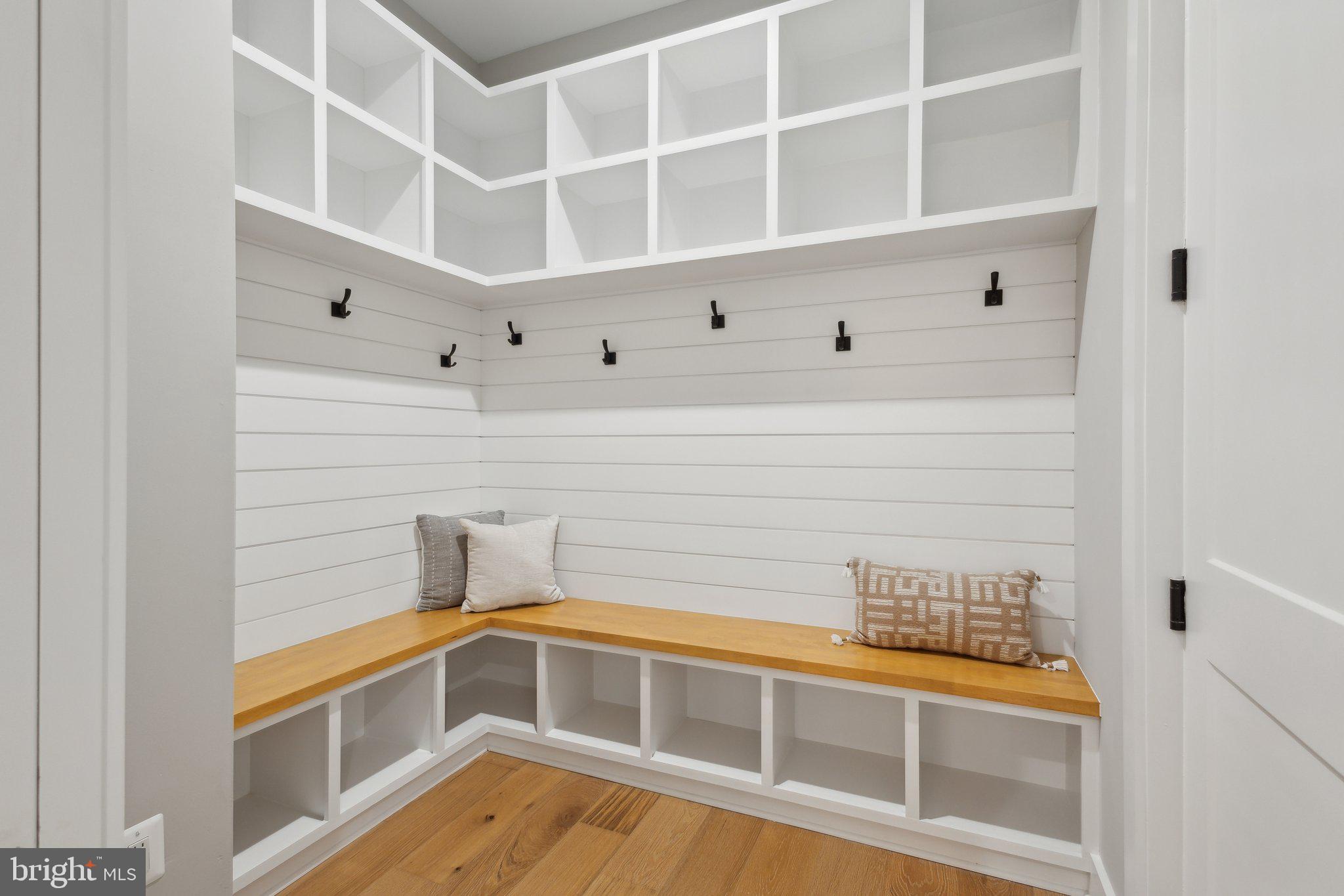 WESTHAMPTON - Residential