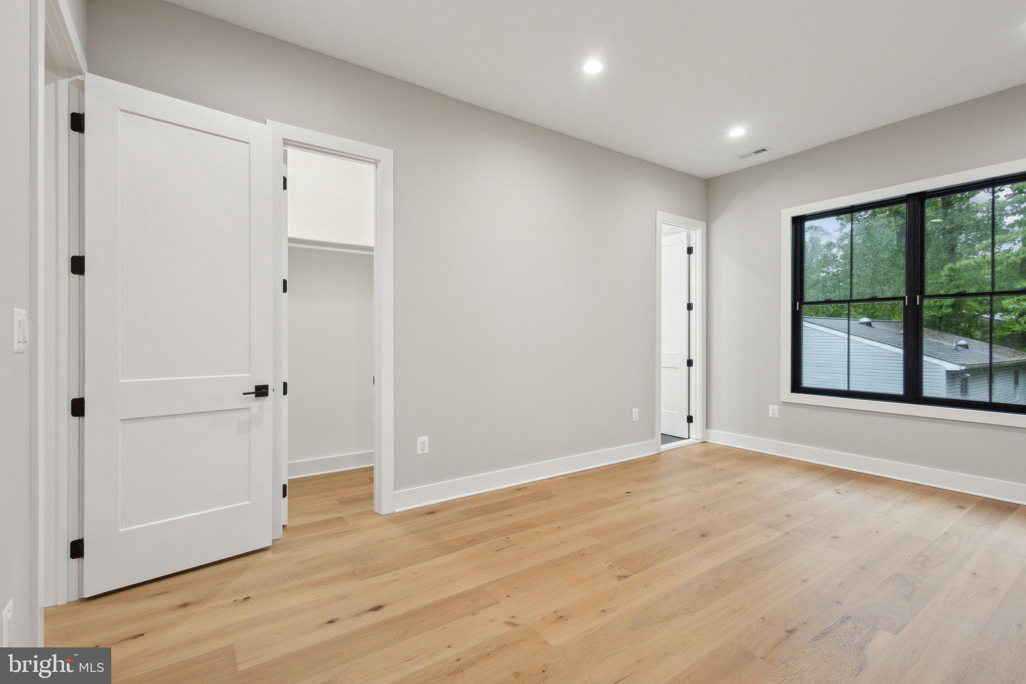 WESTHAMPTON - Residential