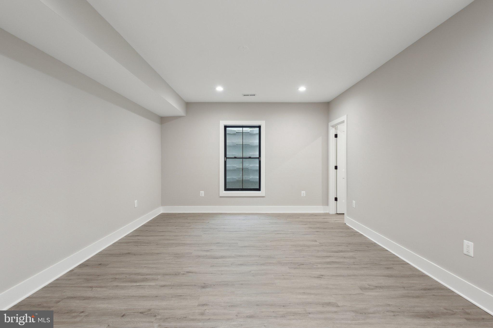 WESTHAMPTON - Residential