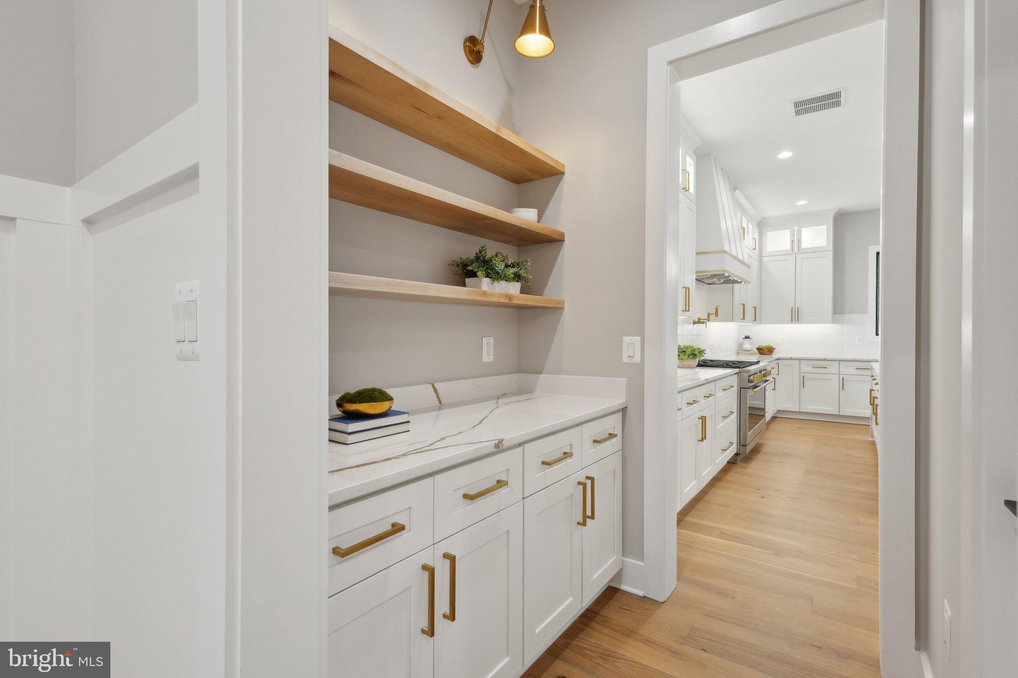 WESTHAMPTON - Residential