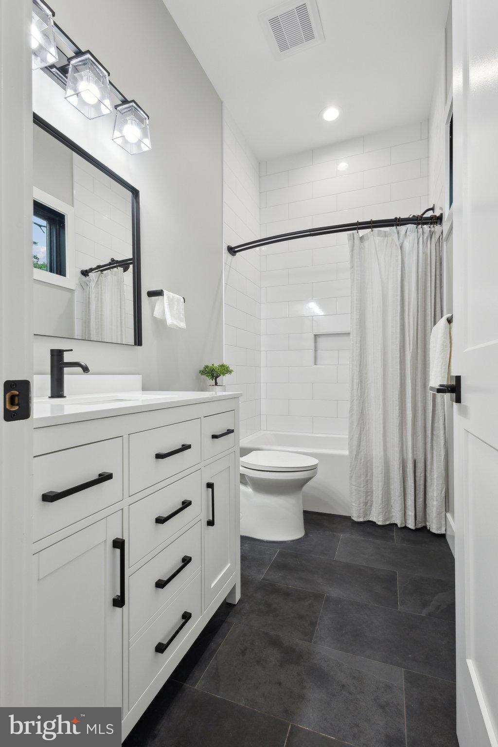 WESTHAMPTON - Residential