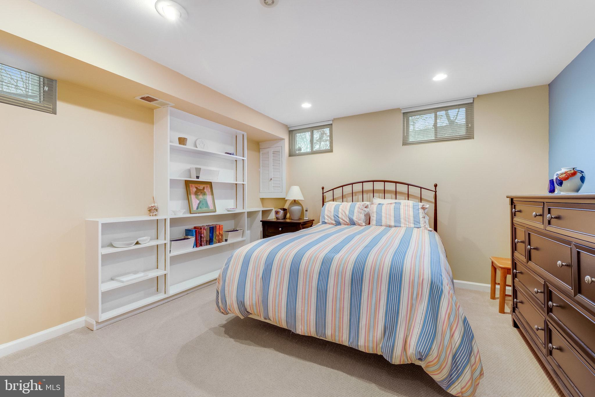 VALEWOOD MANOR - Residential