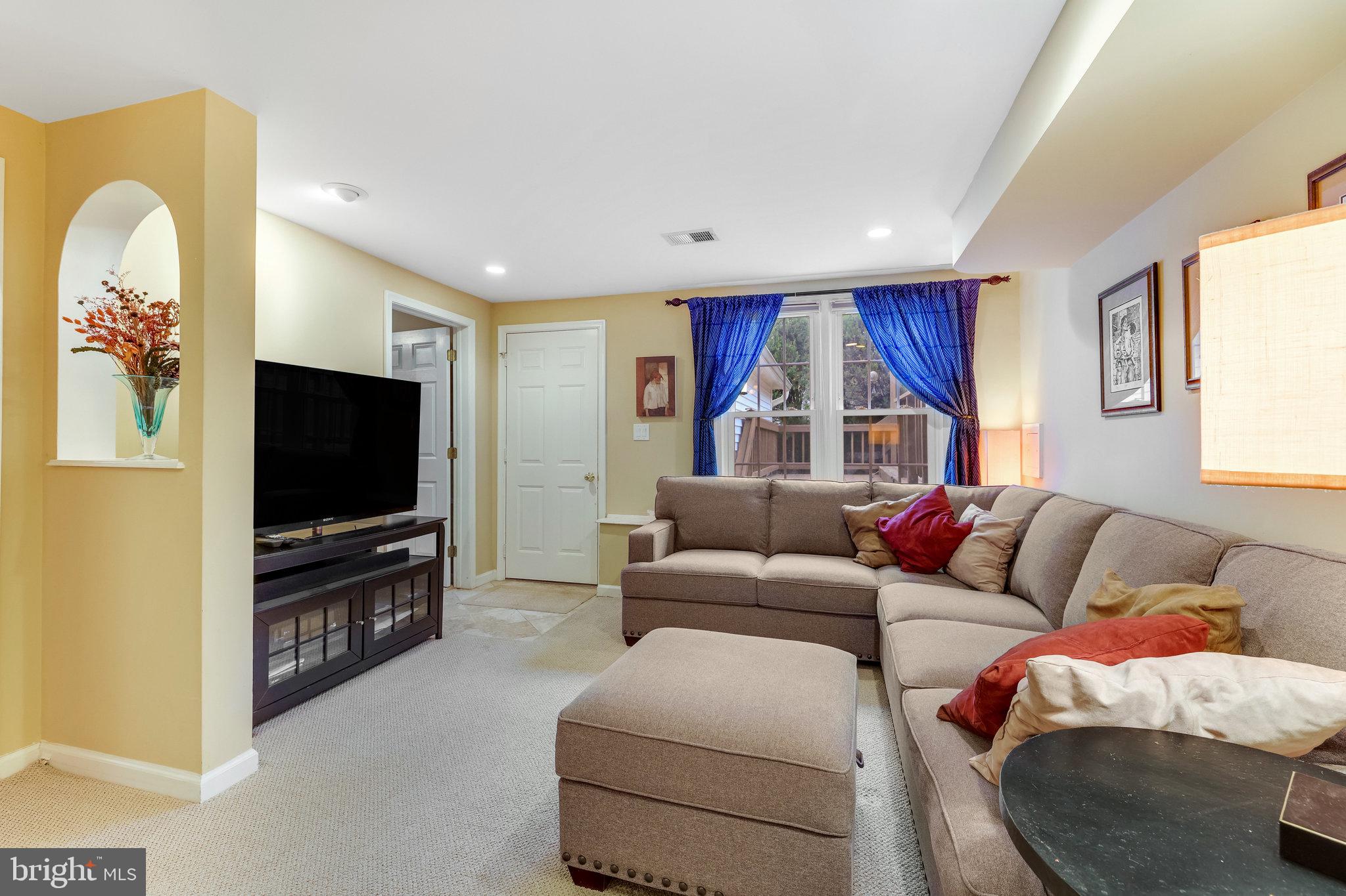 VALEWOOD MANOR - Residential