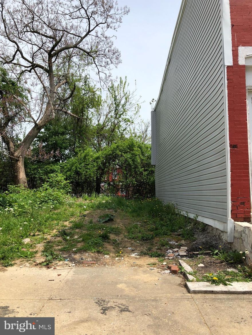 Lot Size 14' x 47',   Zoned RSA5