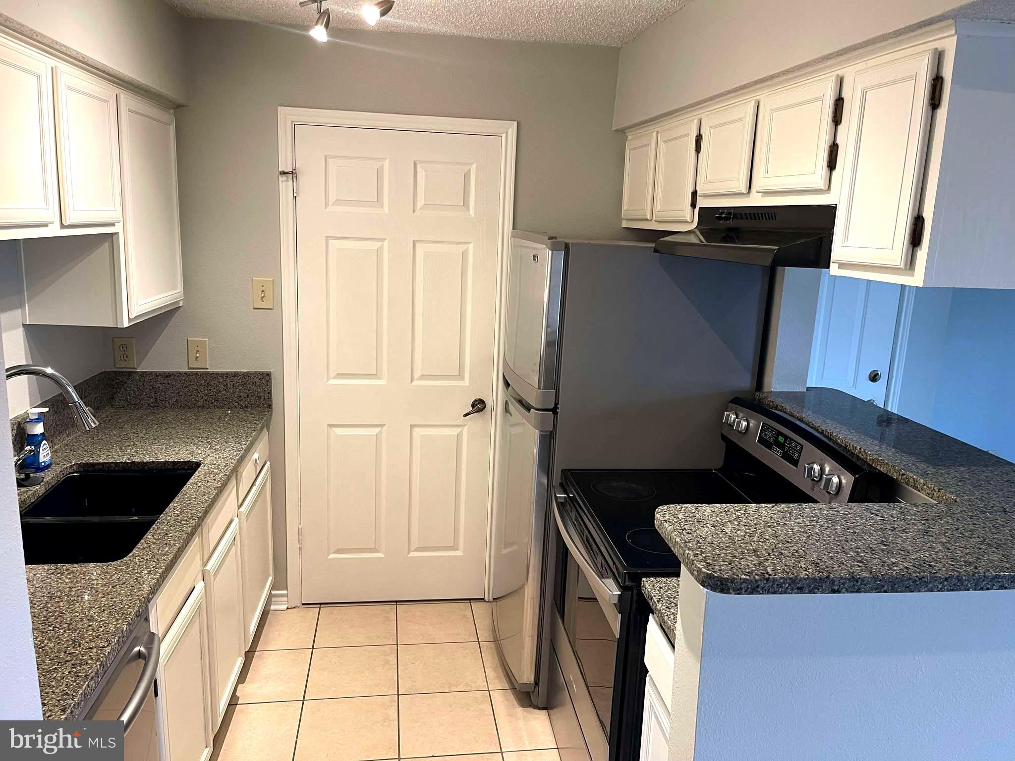 FOUNTAINS AT MCLEAN - Residential Lease