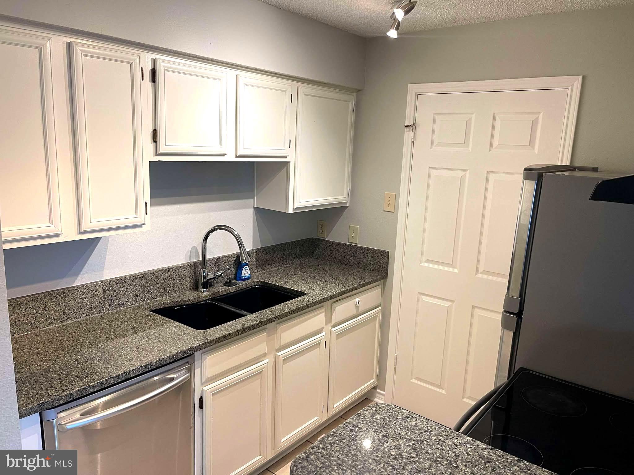 FOUNTAINS AT MCLEAN - Residential Lease