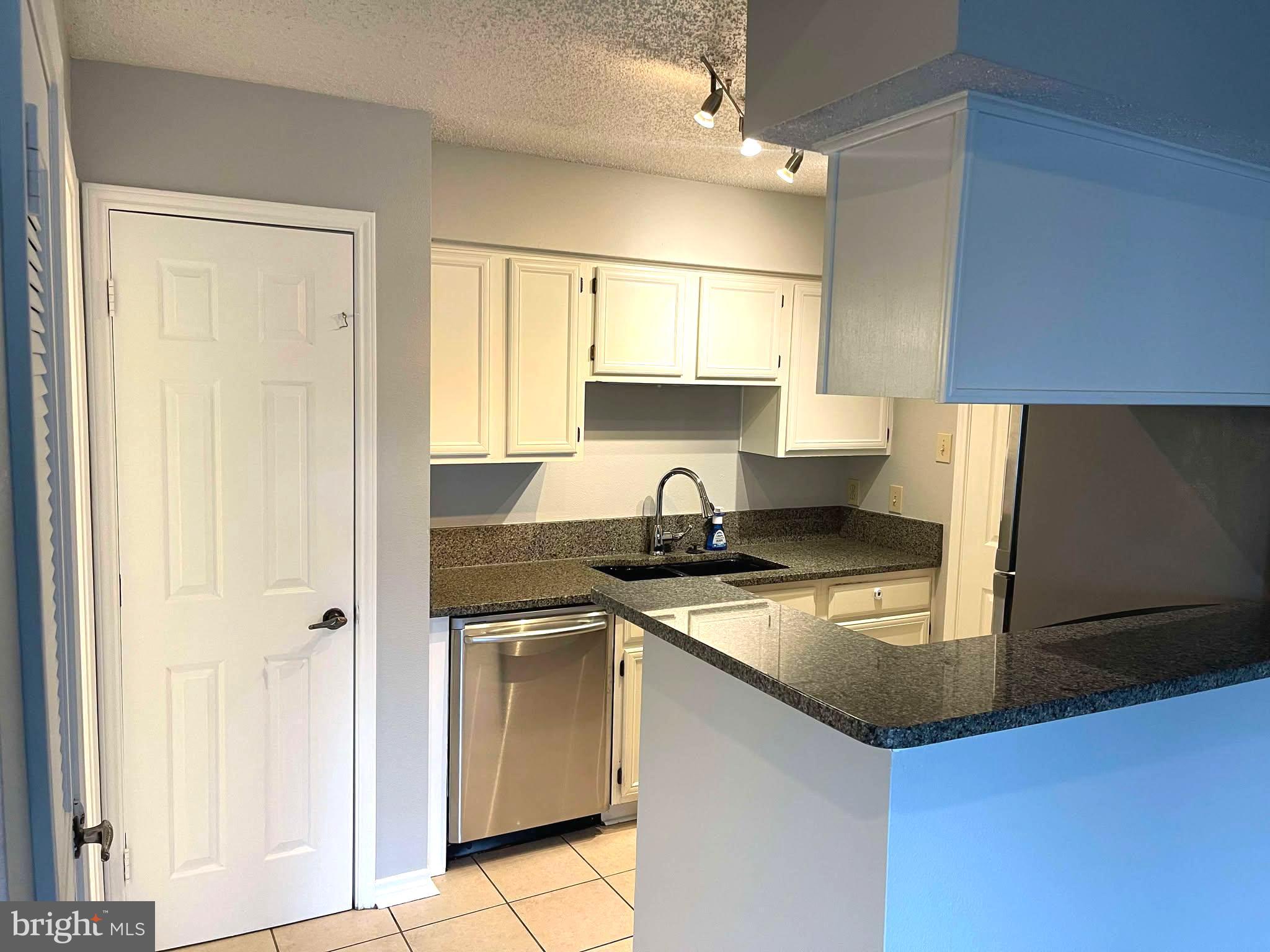 FOUNTAINS AT MCLEAN - Residential Lease