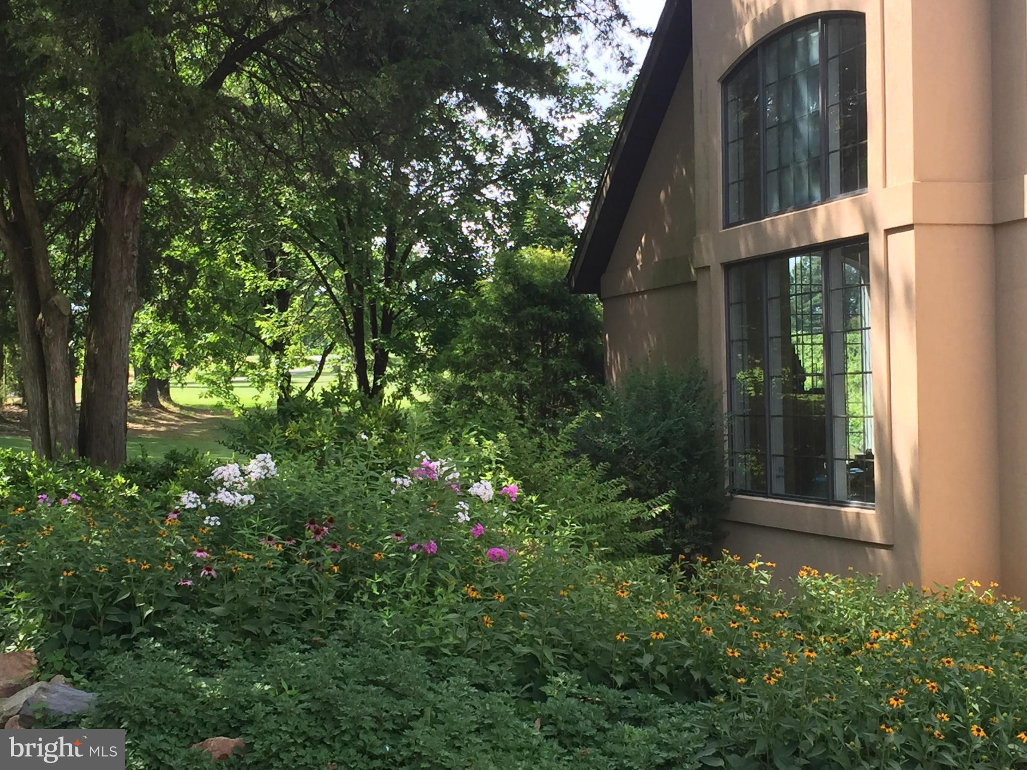 RICHARD WHITE ESTATE - Land