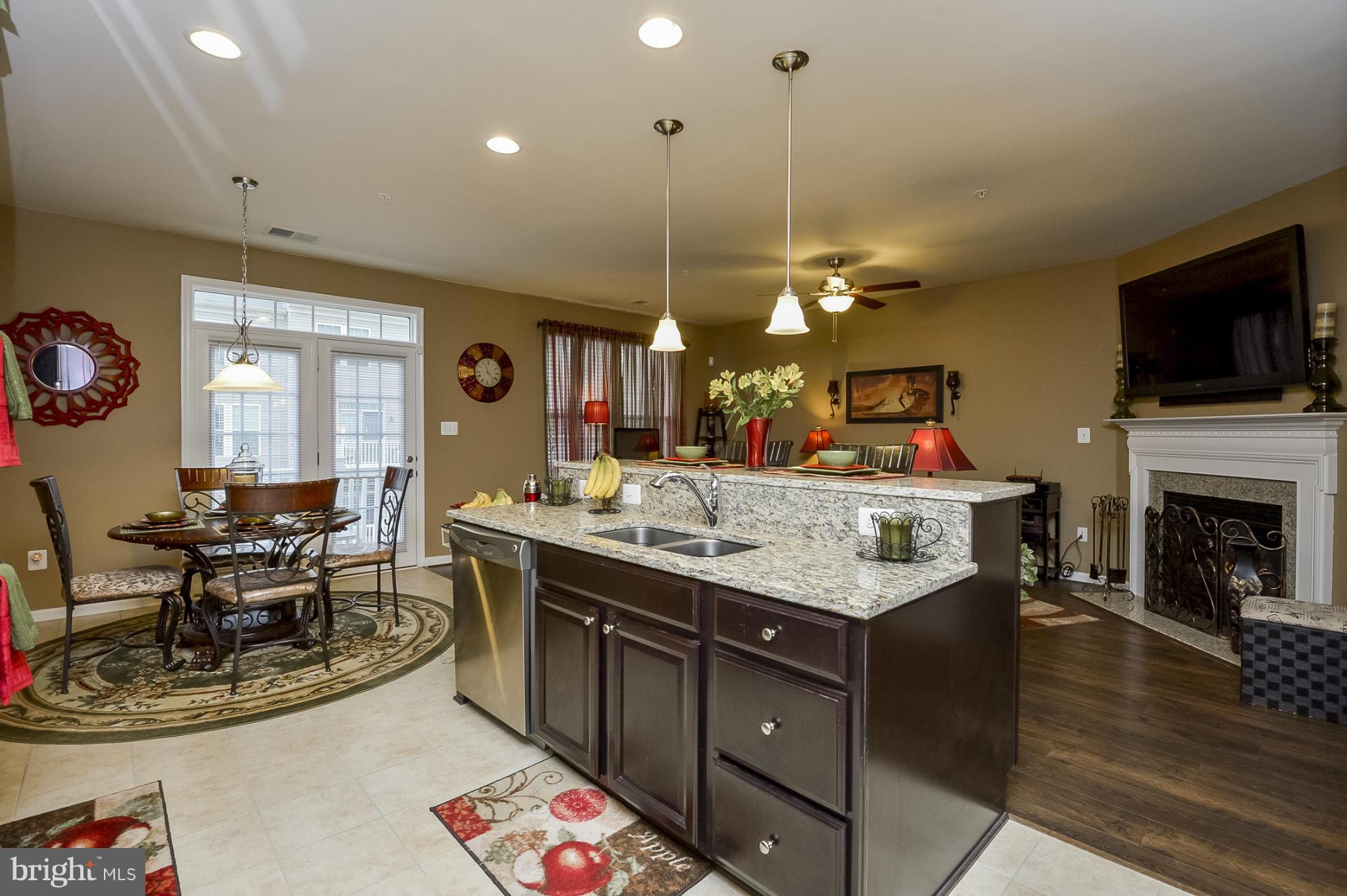 TOWN CENTER COMMONS - Residential