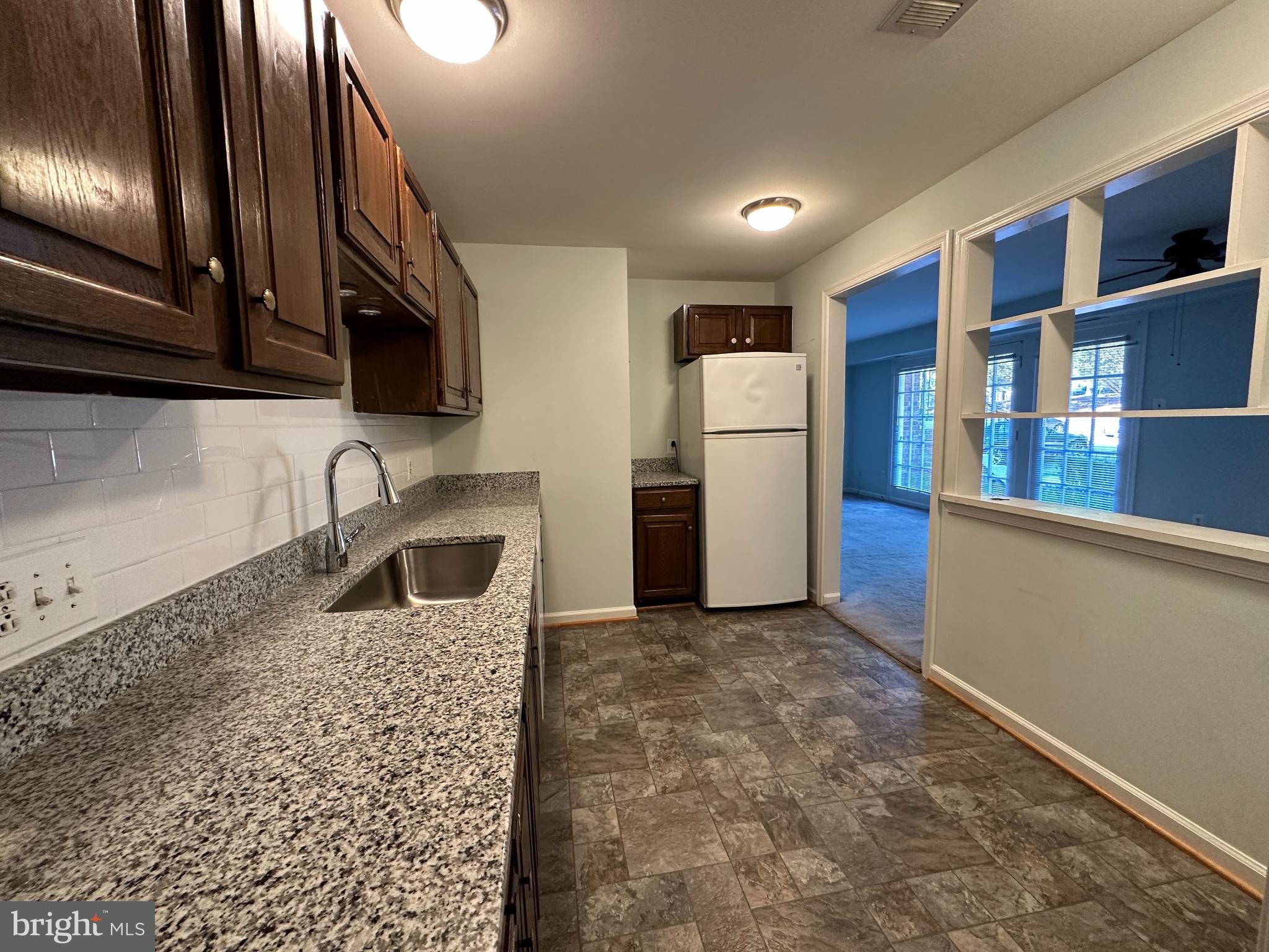 MOORINGS OF OCCOQUAN CON - Residential Lease