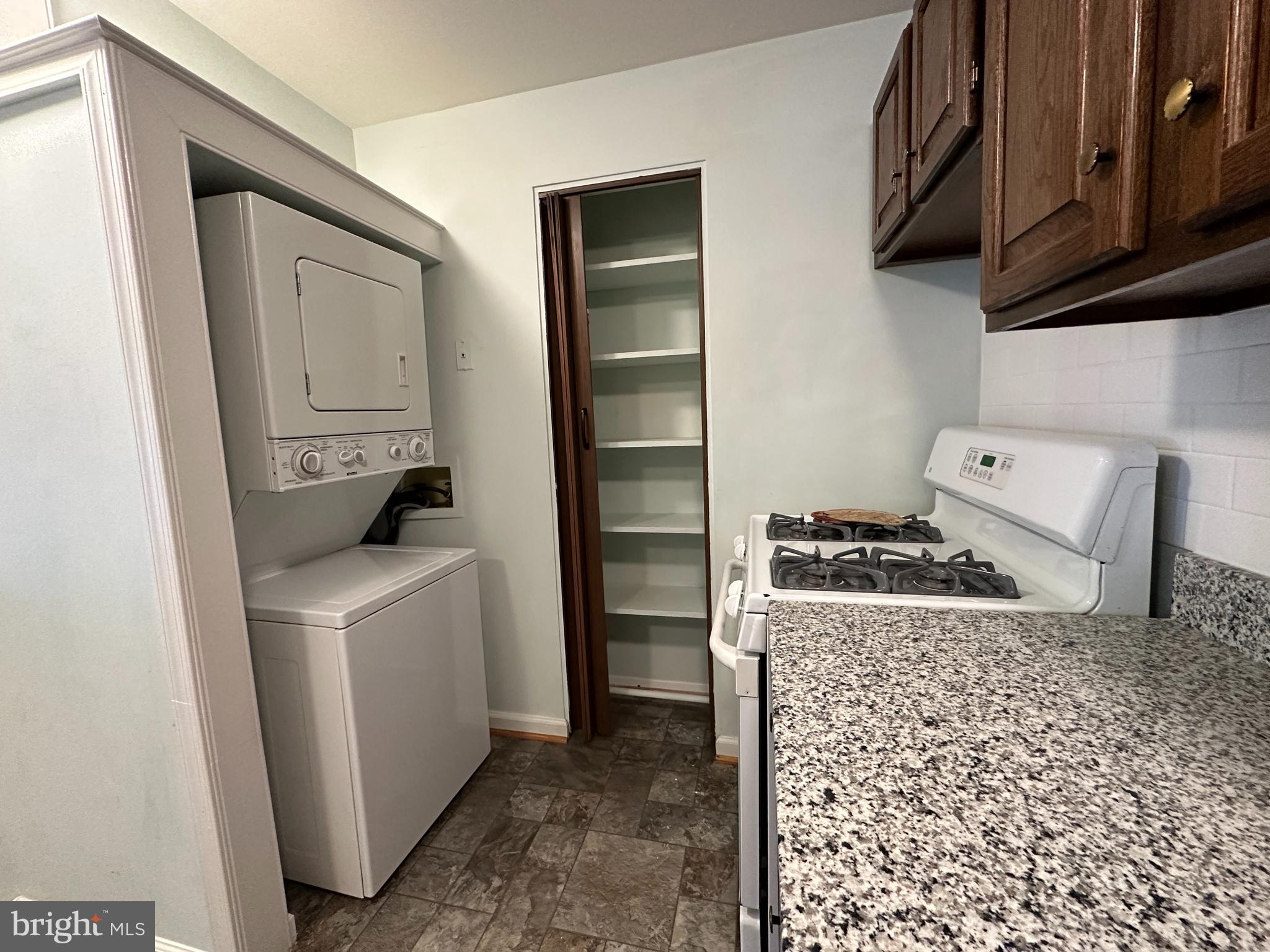 MOORINGS OF OCCOQUAN CON - Residential Lease