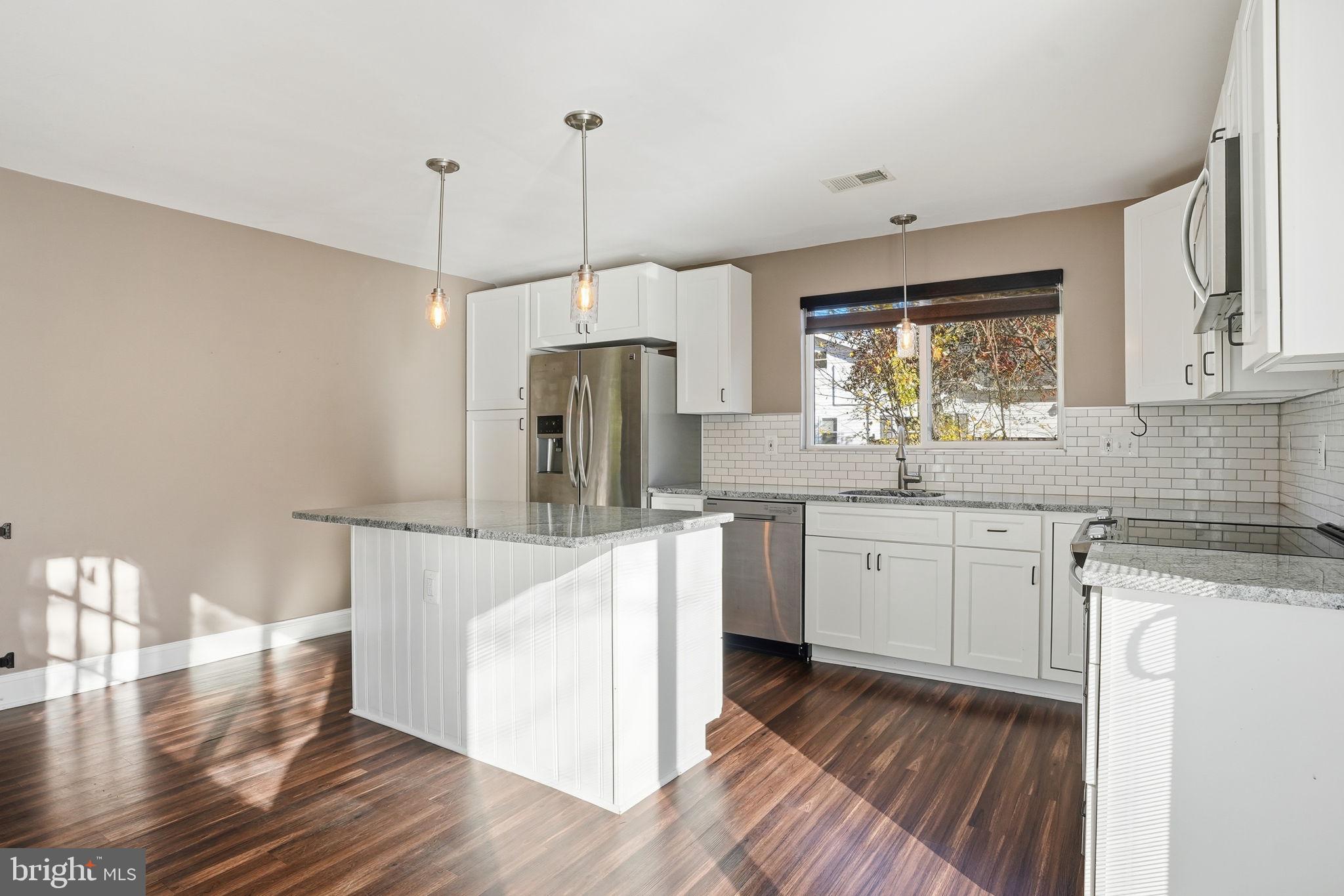 UPPER MAGOTHY BEACH - Residential