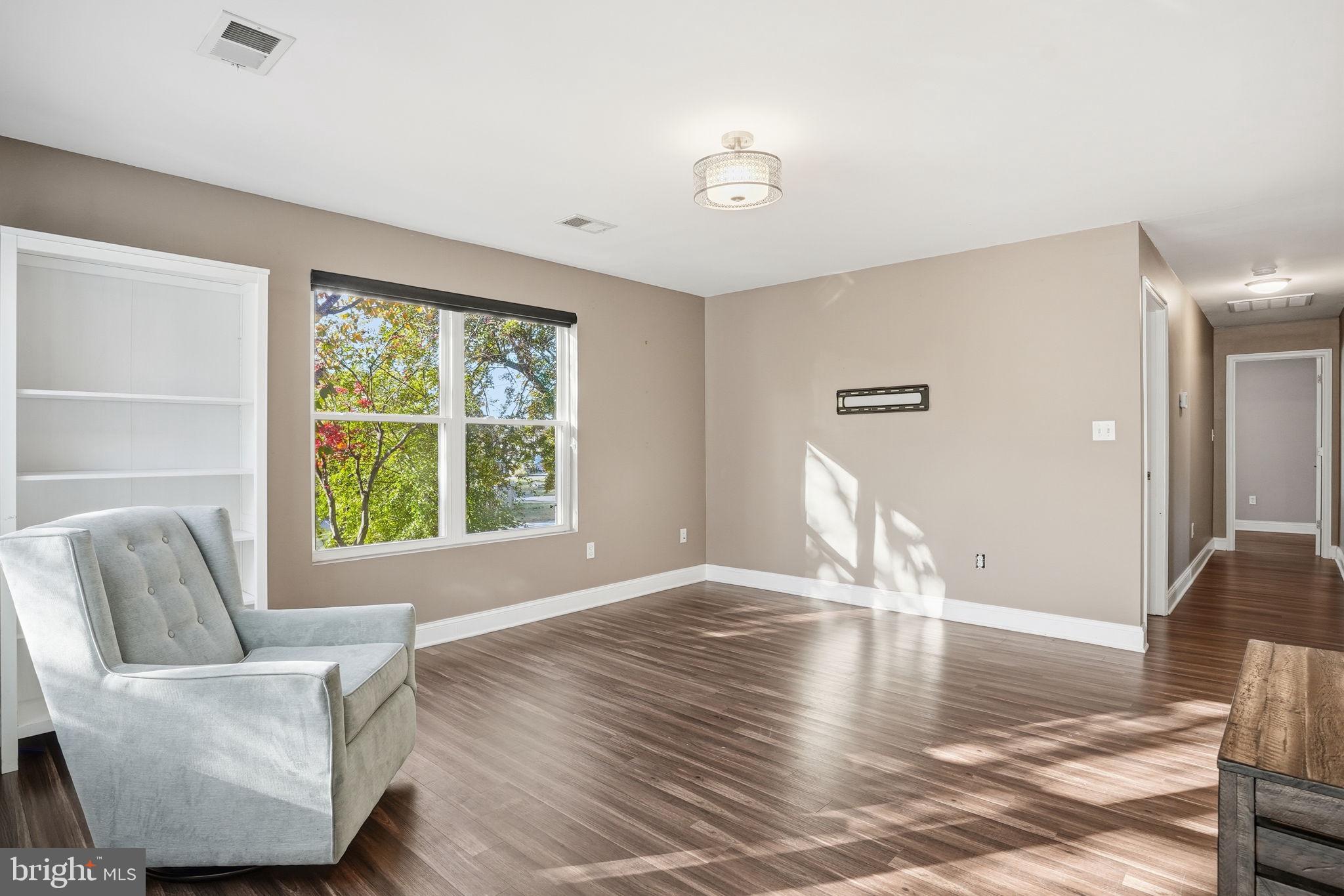 UPPER MAGOTHY BEACH - Residential