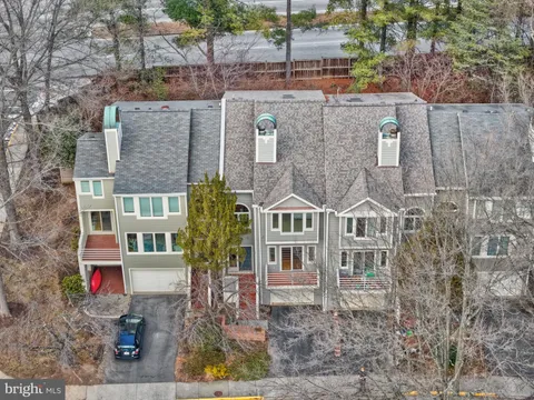 1926 Lakeport Way, Reston, VA MLS: VAFX2293904