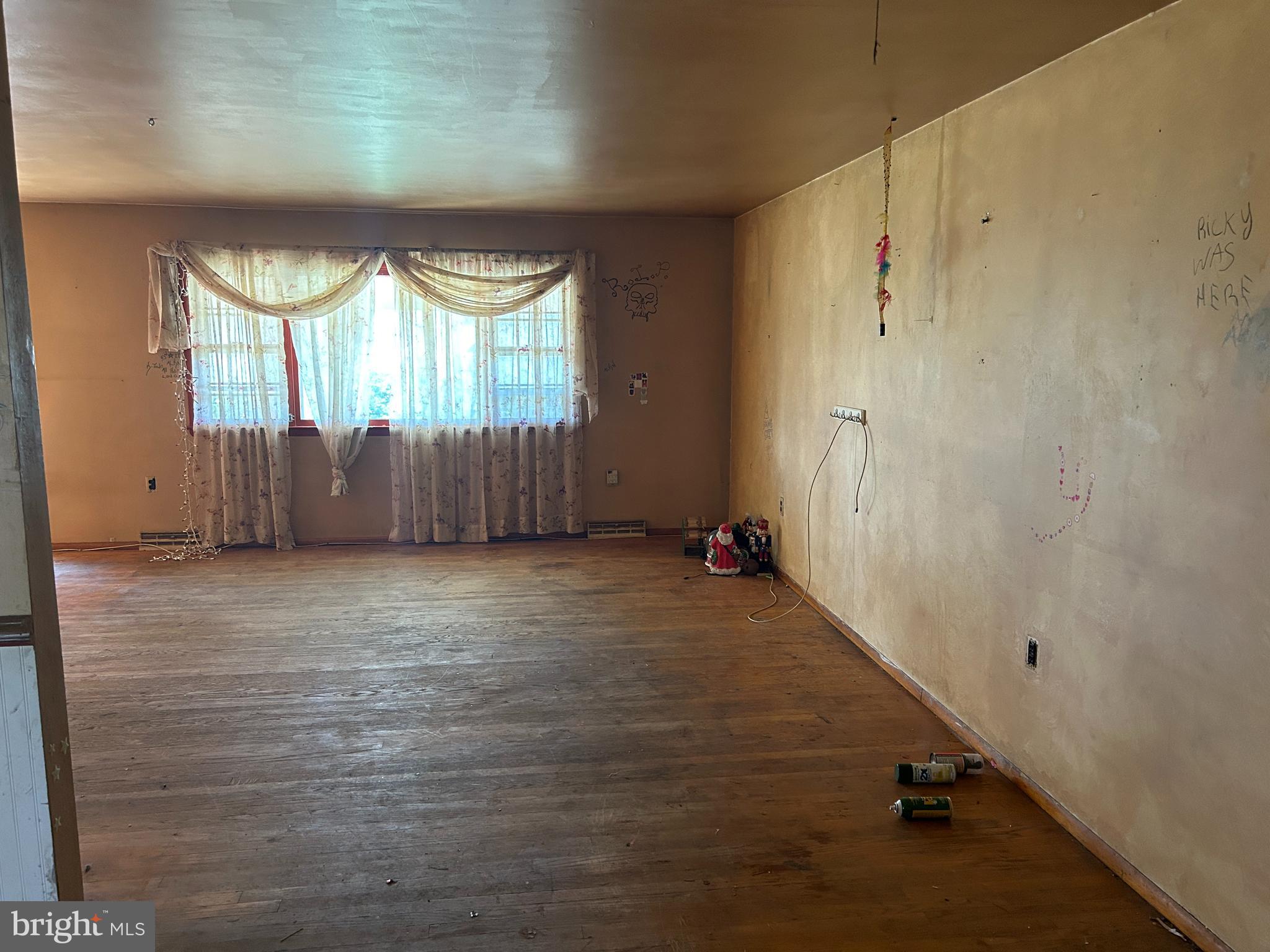 HILLCREST MANOR - Residential