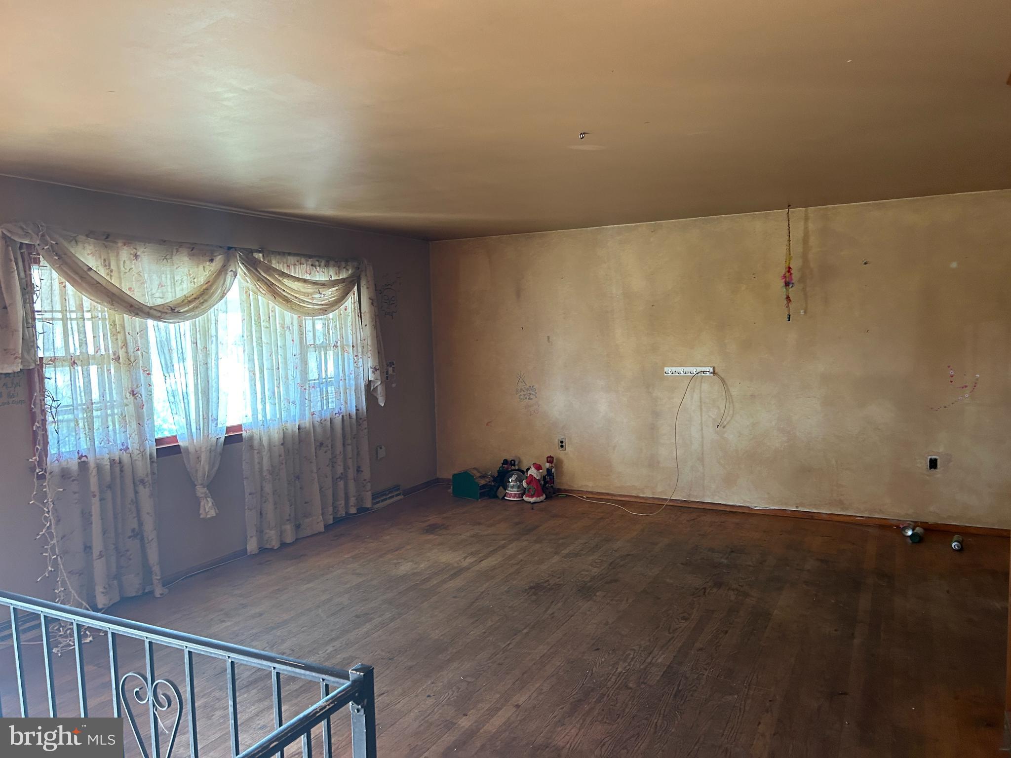 HILLCREST MANOR - Residential