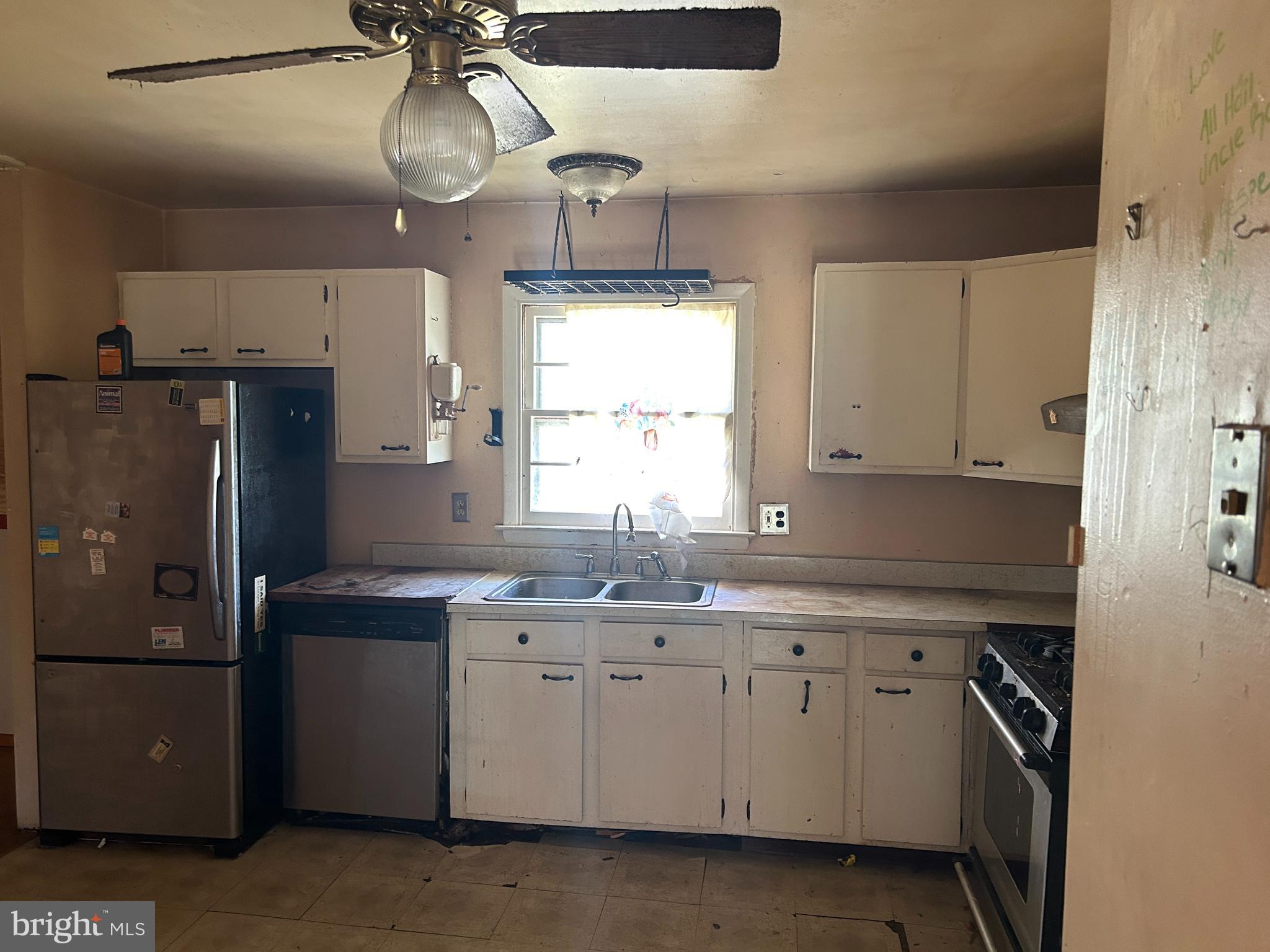 HILLCREST MANOR - Residential