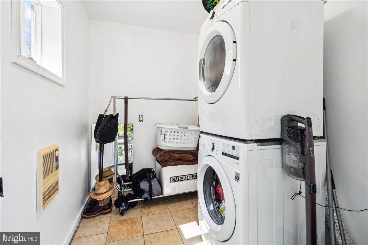 MIDDLETOWN - Residential