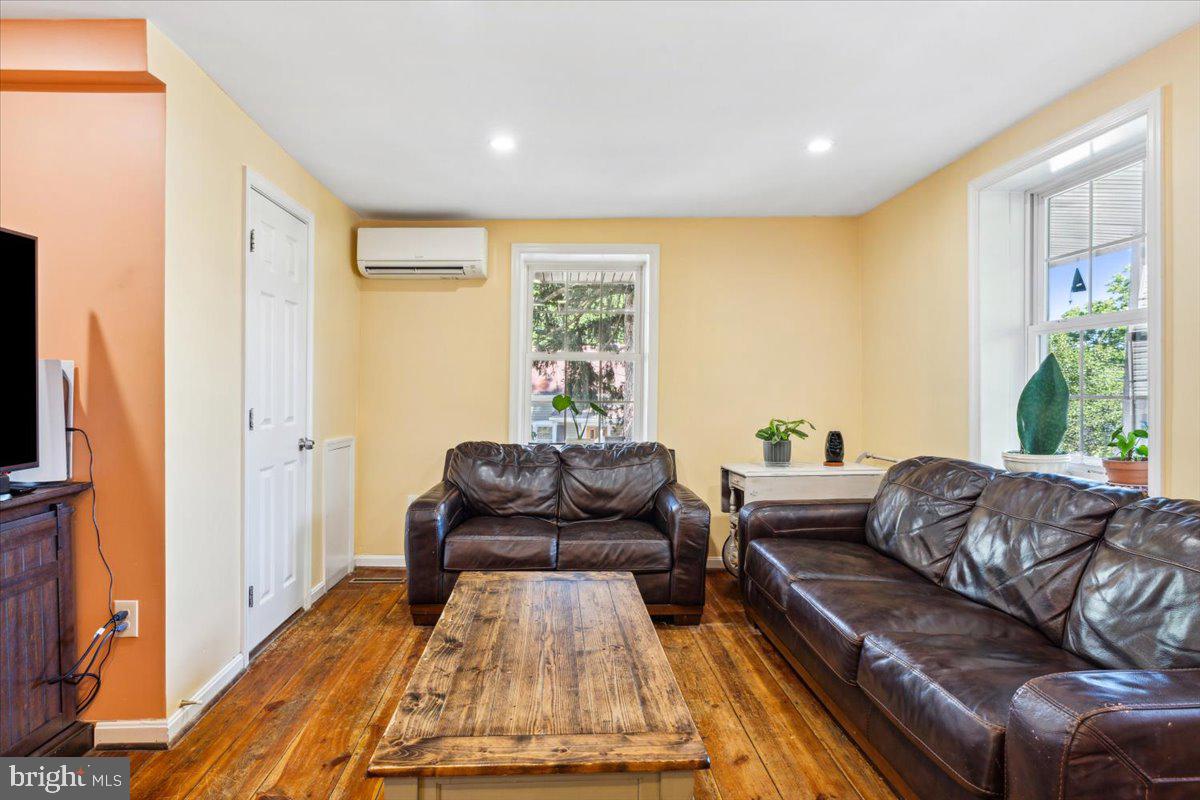 MIDDLETOWN - Residential