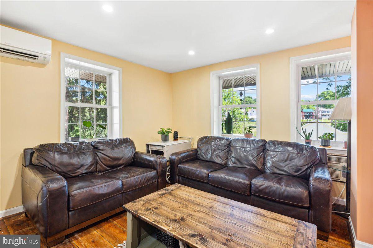 MIDDLETOWN - Residential