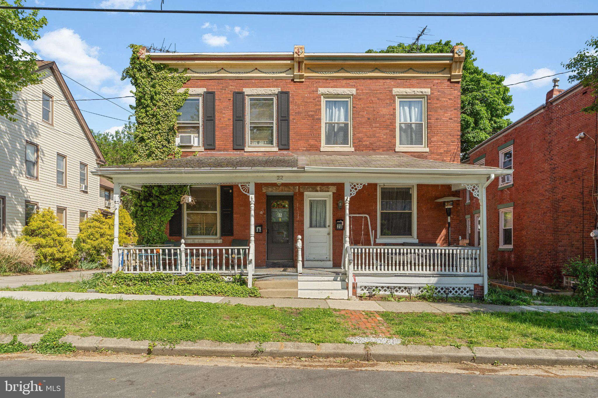 22 LAUREL STREET