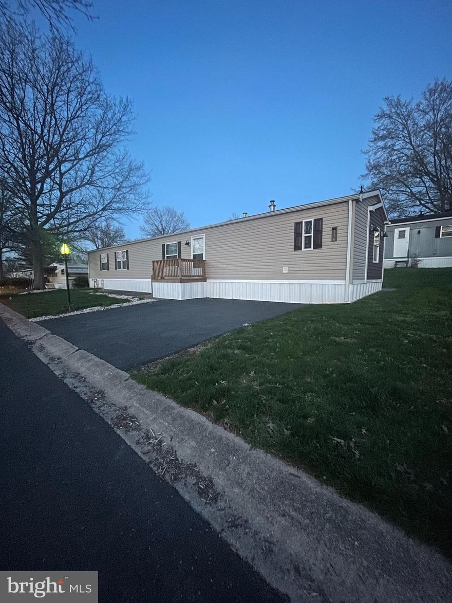 Very nice Champion 3/2 with all the bells and whistles.  Great kitchen with cabinet space galore. Central Air, Gas Stove, and Washer/Dryer hookups.  Come live where nature comes to visit and the lot rents are still reasonable!
Come join me for an Open House on Sunday, April 12, from 1-4.