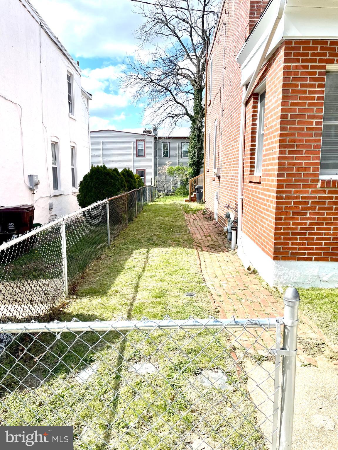 2905 N MADISON STREET