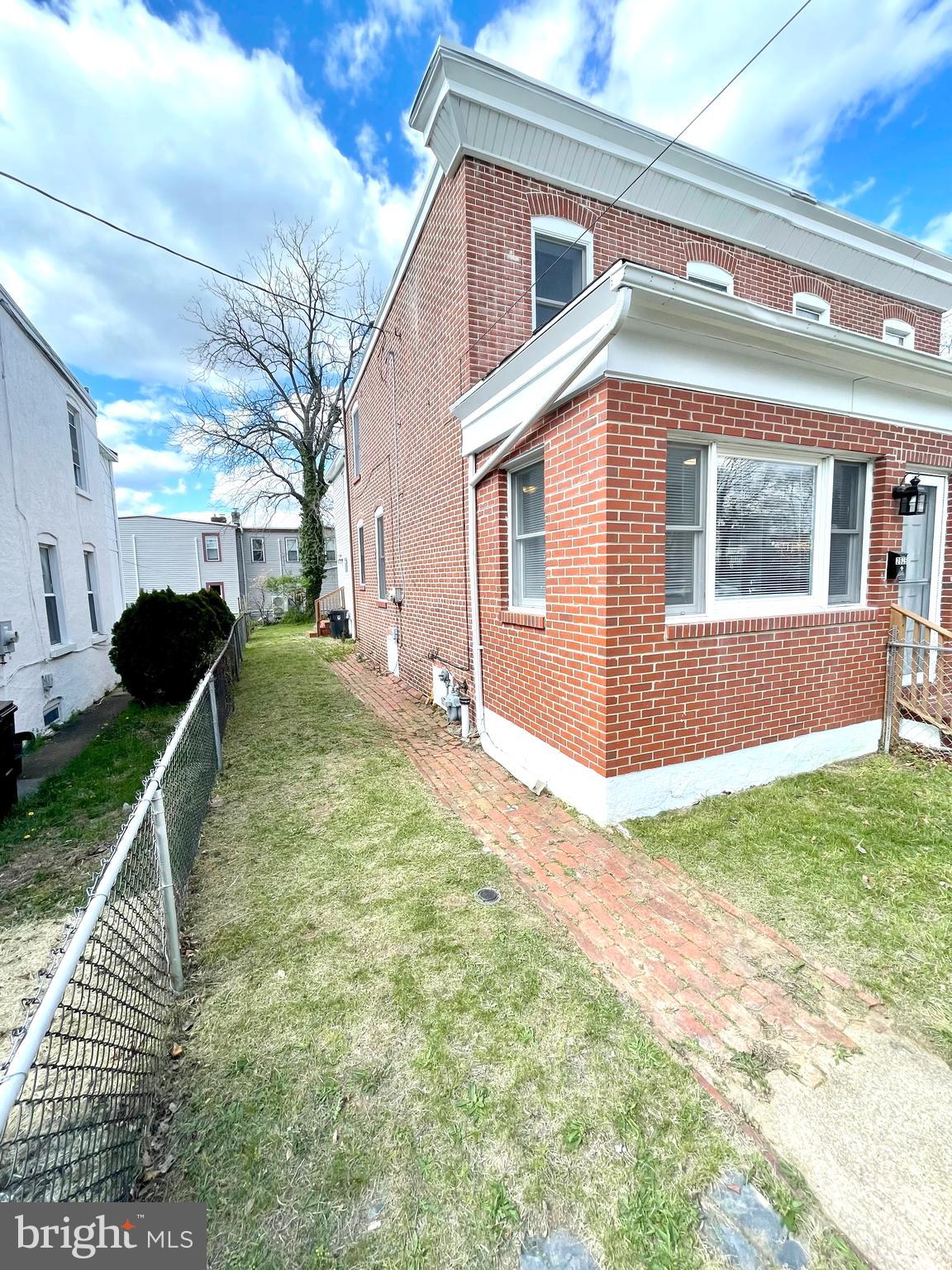 2905 N MADISON STREET