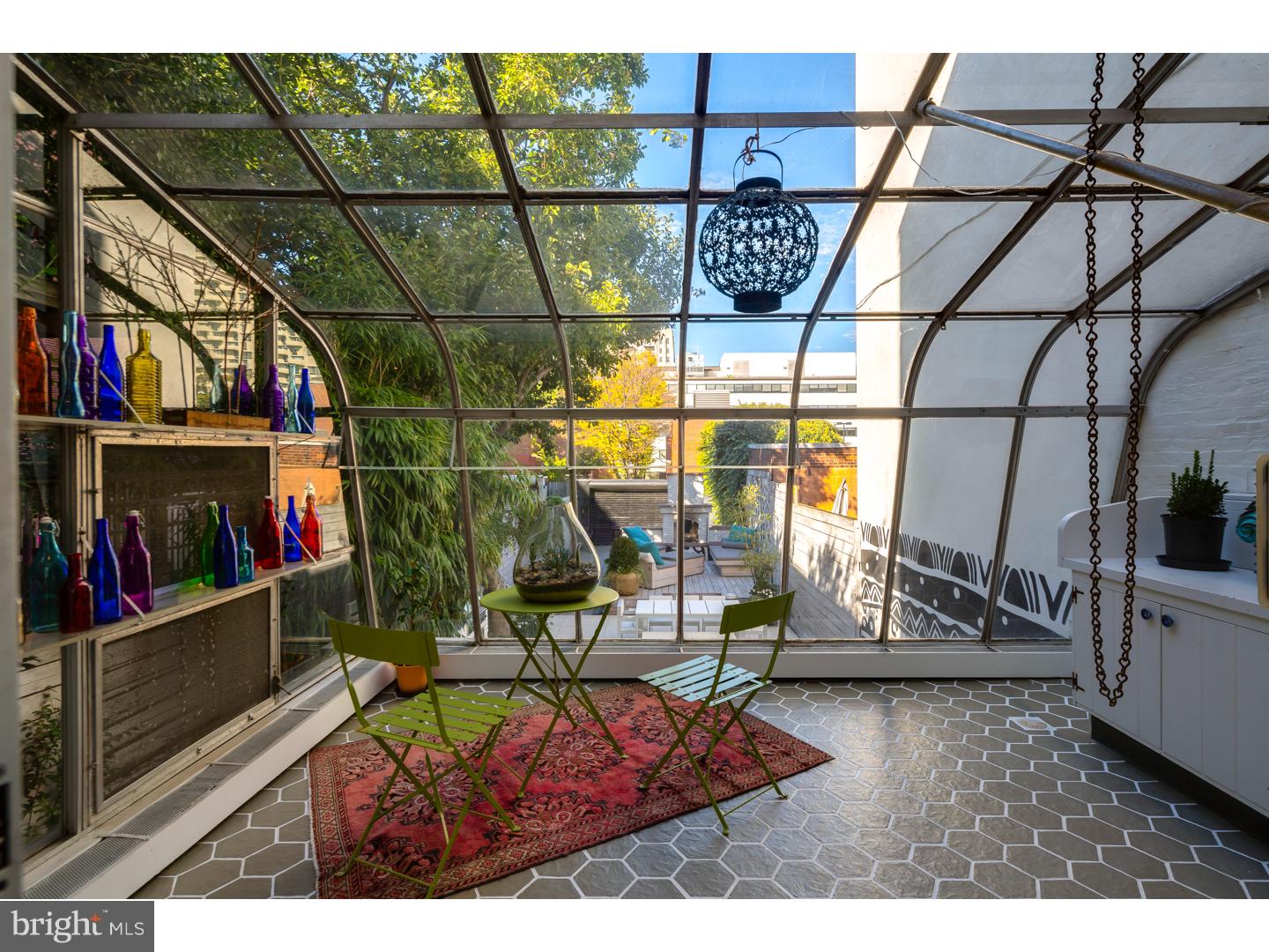 SOCIETY HILL - Residential
