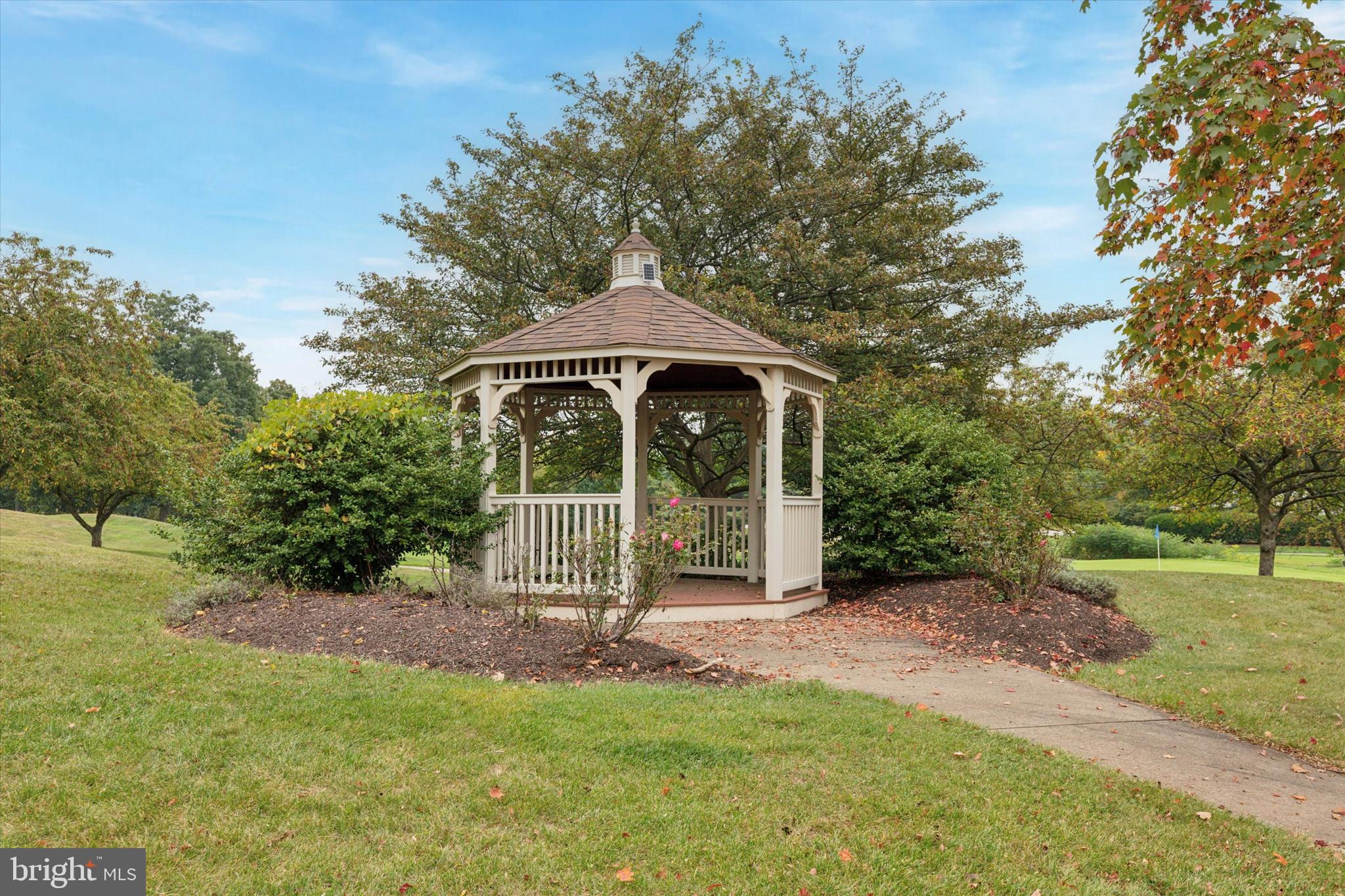 PINE CREST - Residential