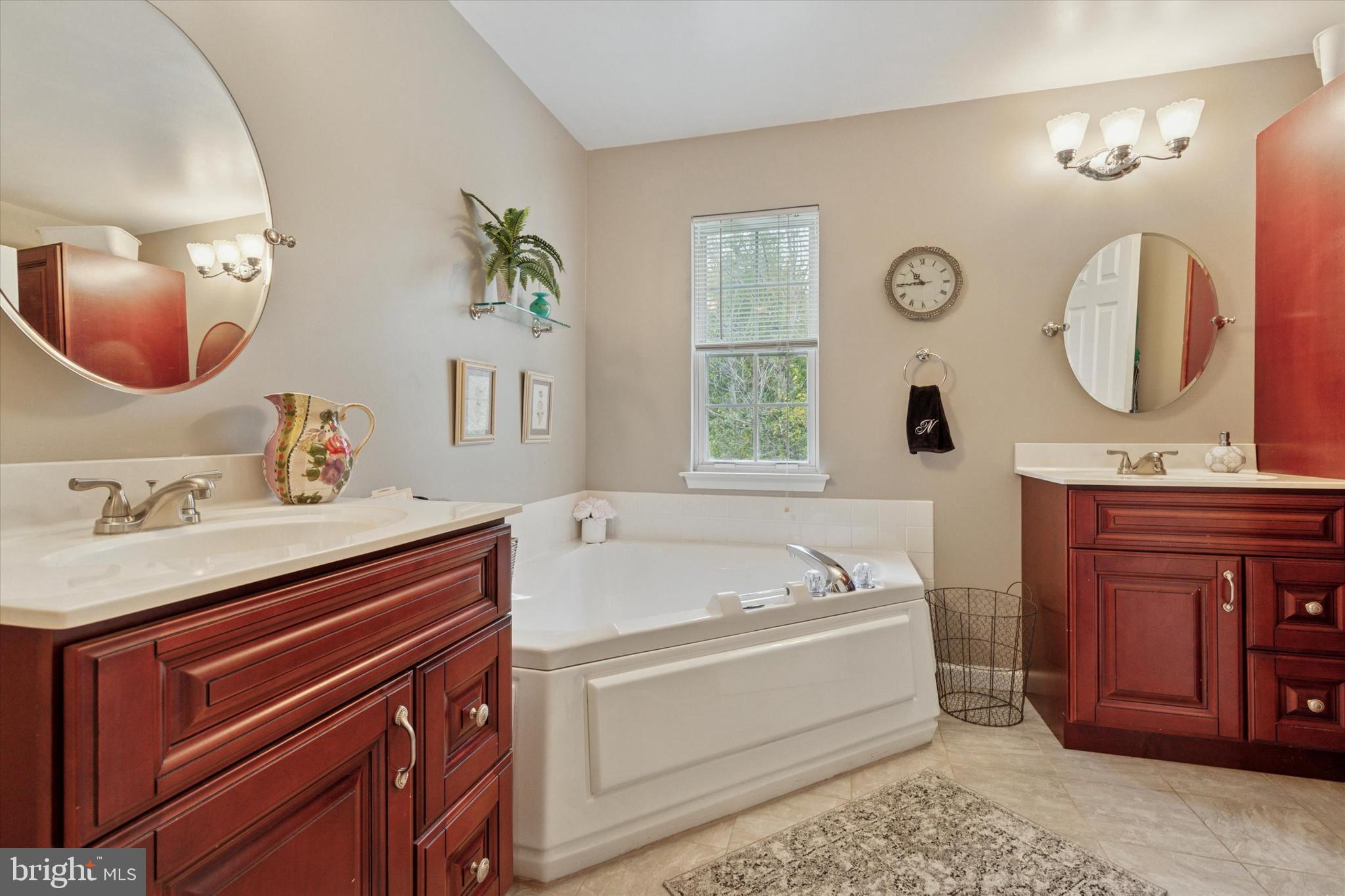 PINE CREST - Residential