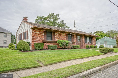 Photo of 300 Nassau Ave, PAULSBORO, NJ 08066 (MLS # NJGL2078888)
