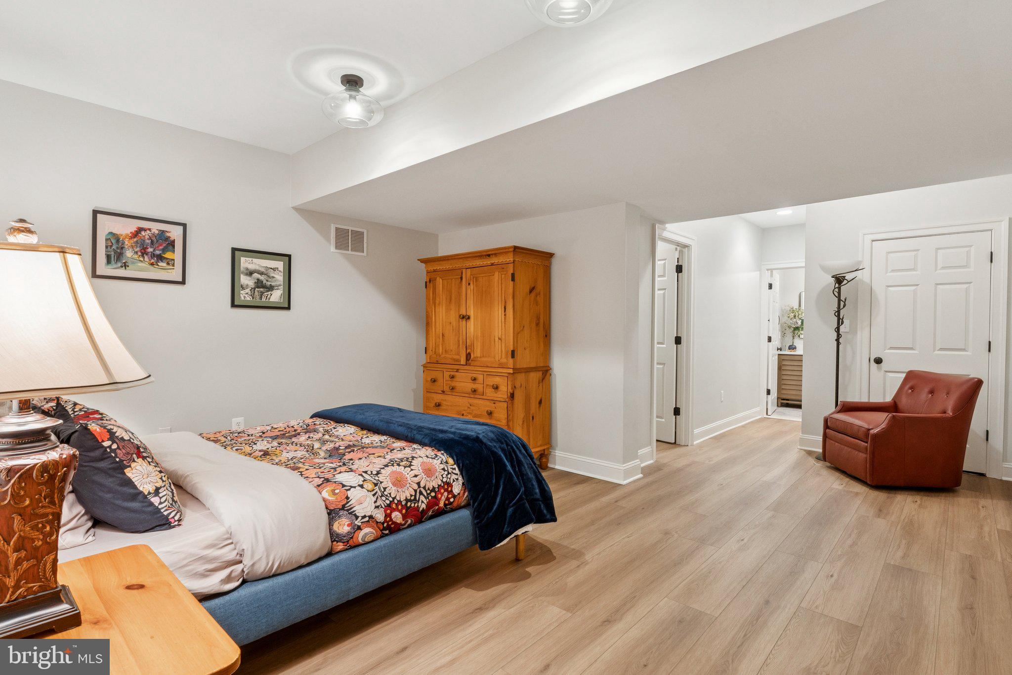 PENDENNIS MOUNT - Residential Lease