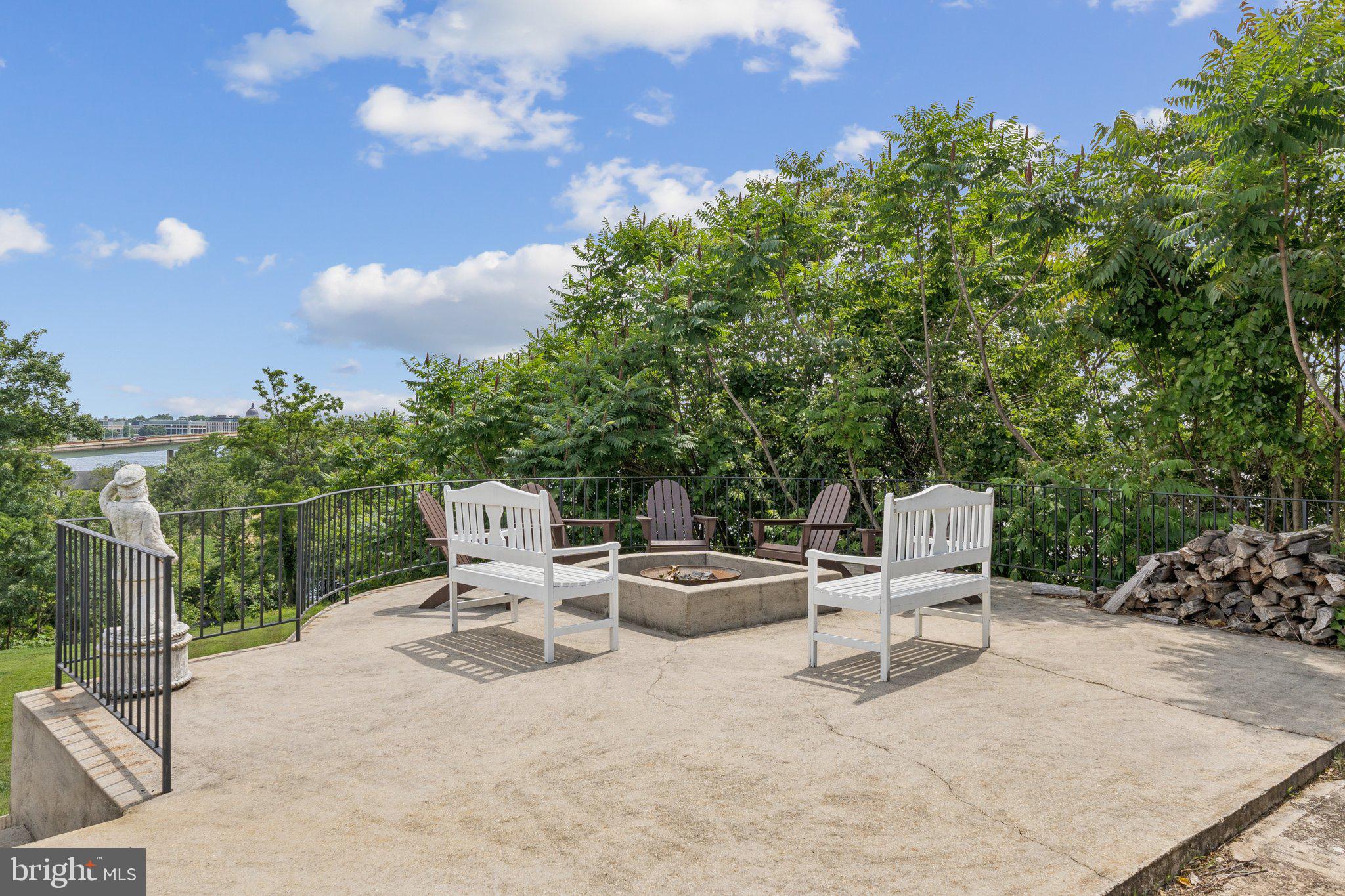 PENDENNIS MOUNT - Residential Lease