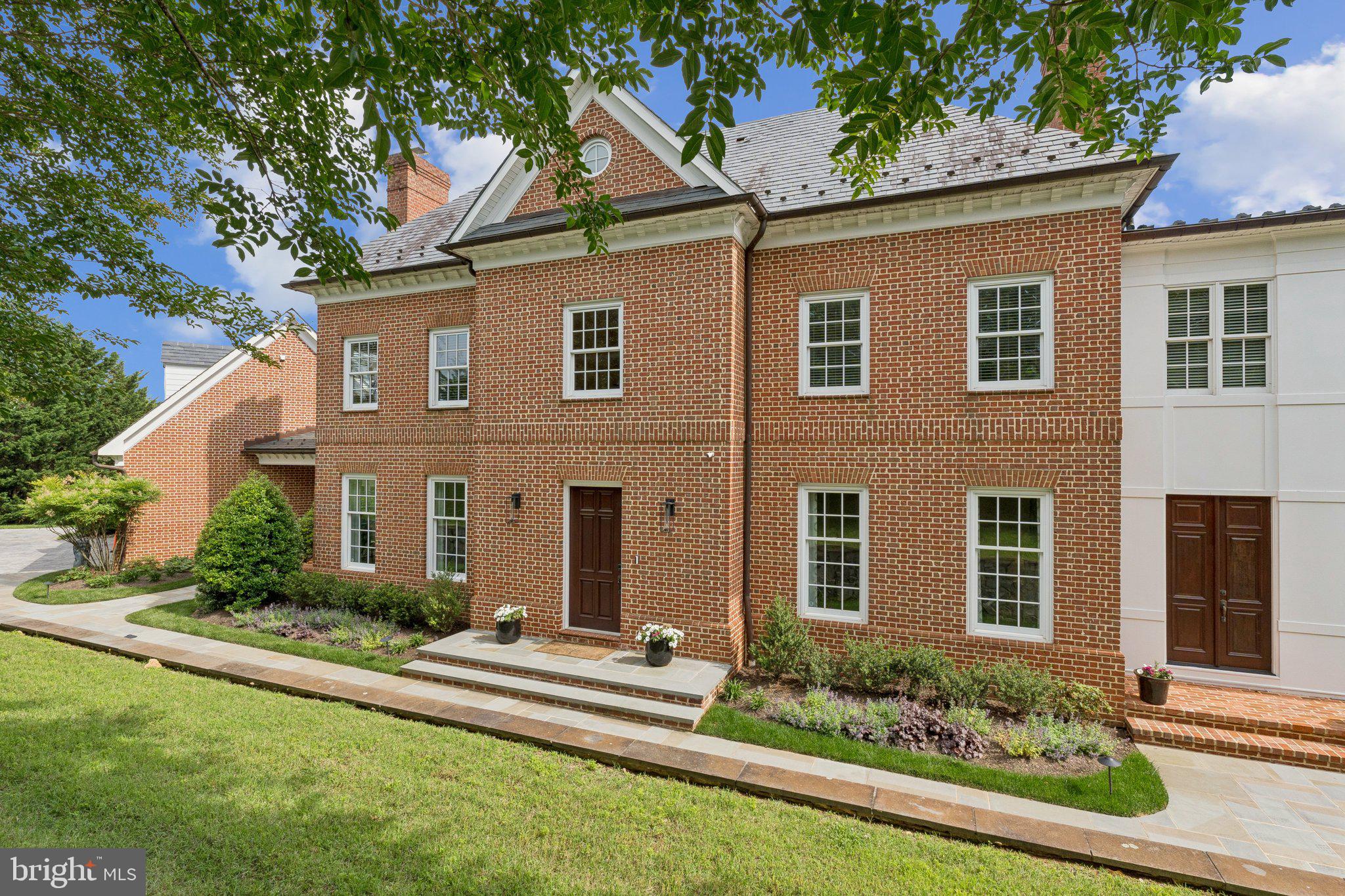 PENDENNIS MOUNT - Residential Lease