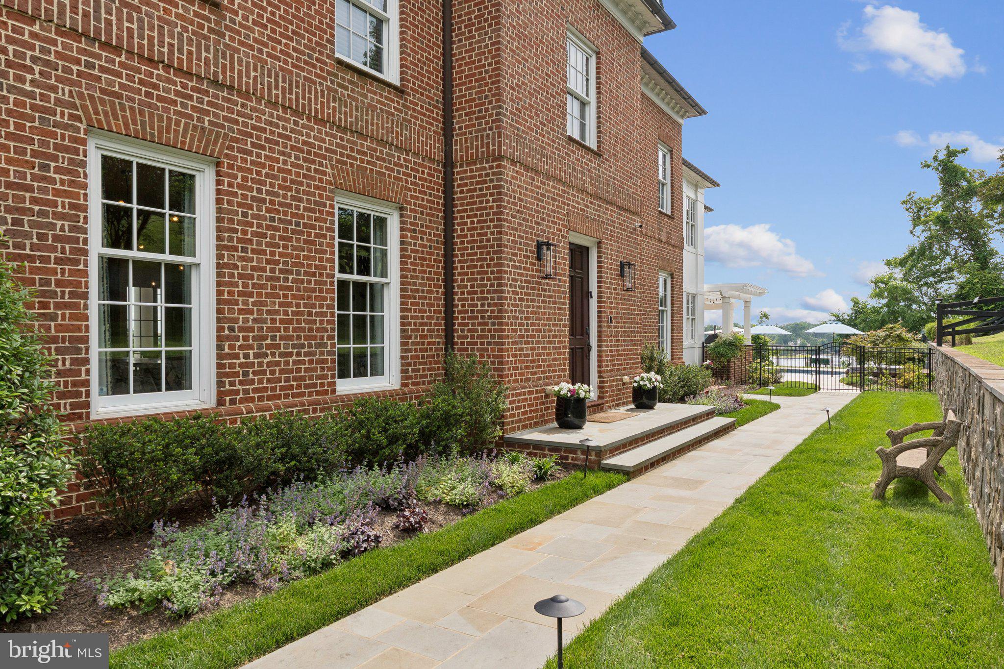 PENDENNIS MOUNT - Residential Lease