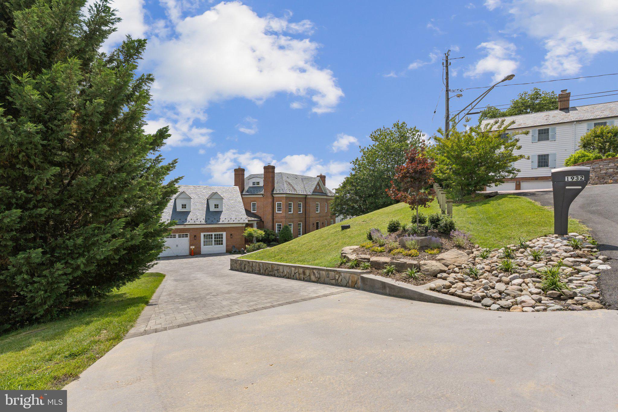 PENDENNIS MOUNT - Residential Lease