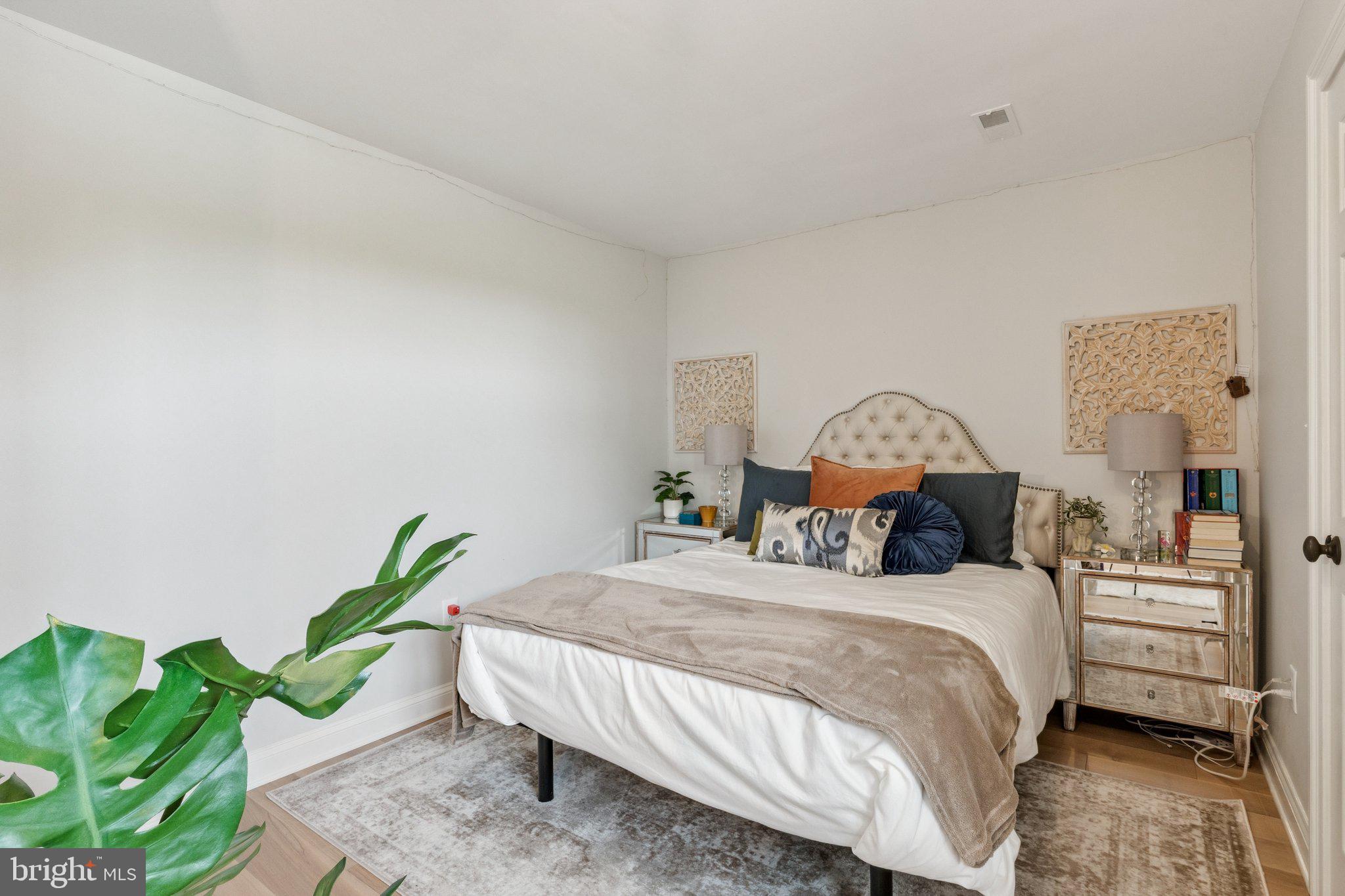 PENDENNIS MOUNT - Residential Lease