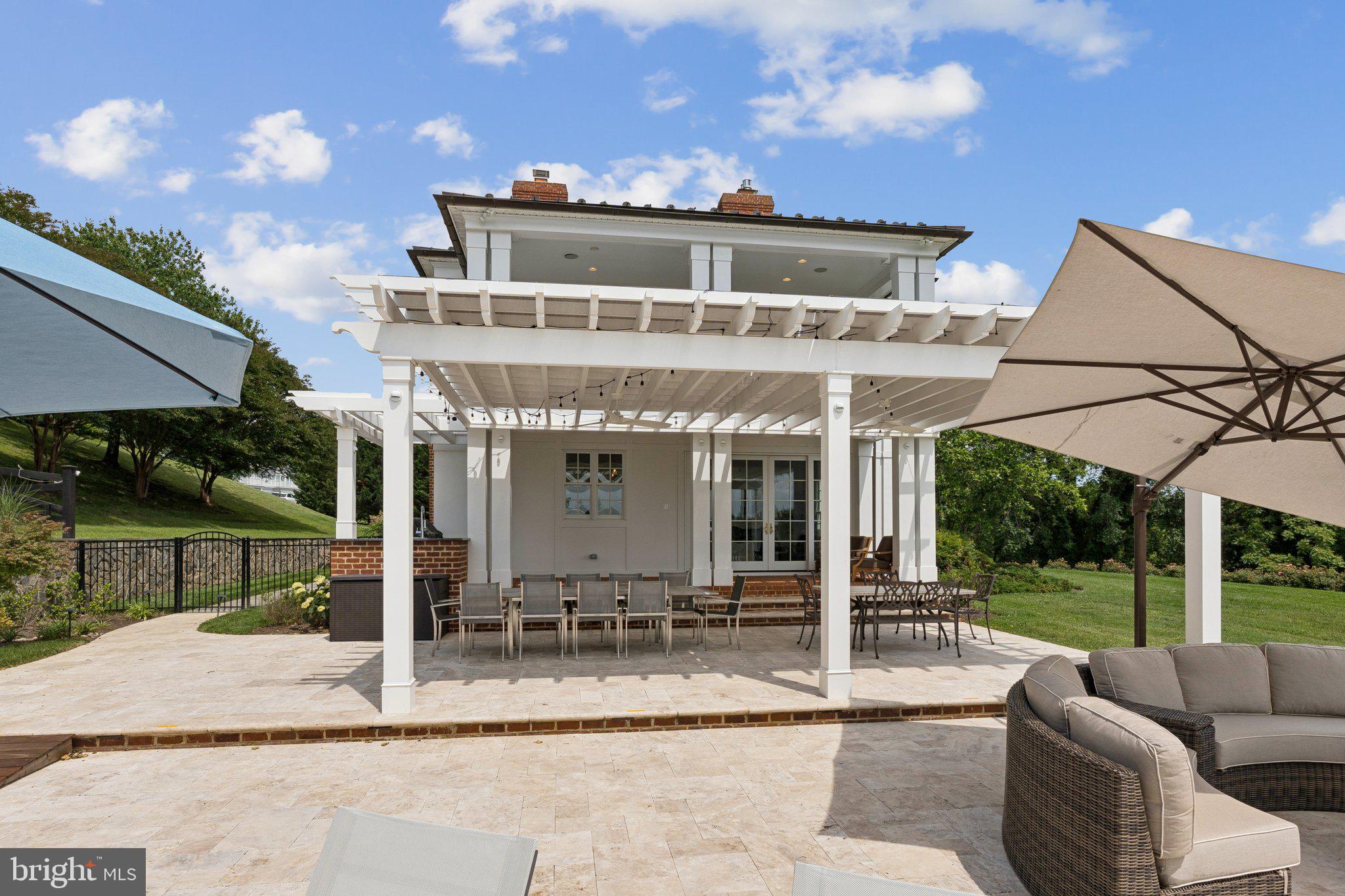 PENDENNIS MOUNT - Residential Lease