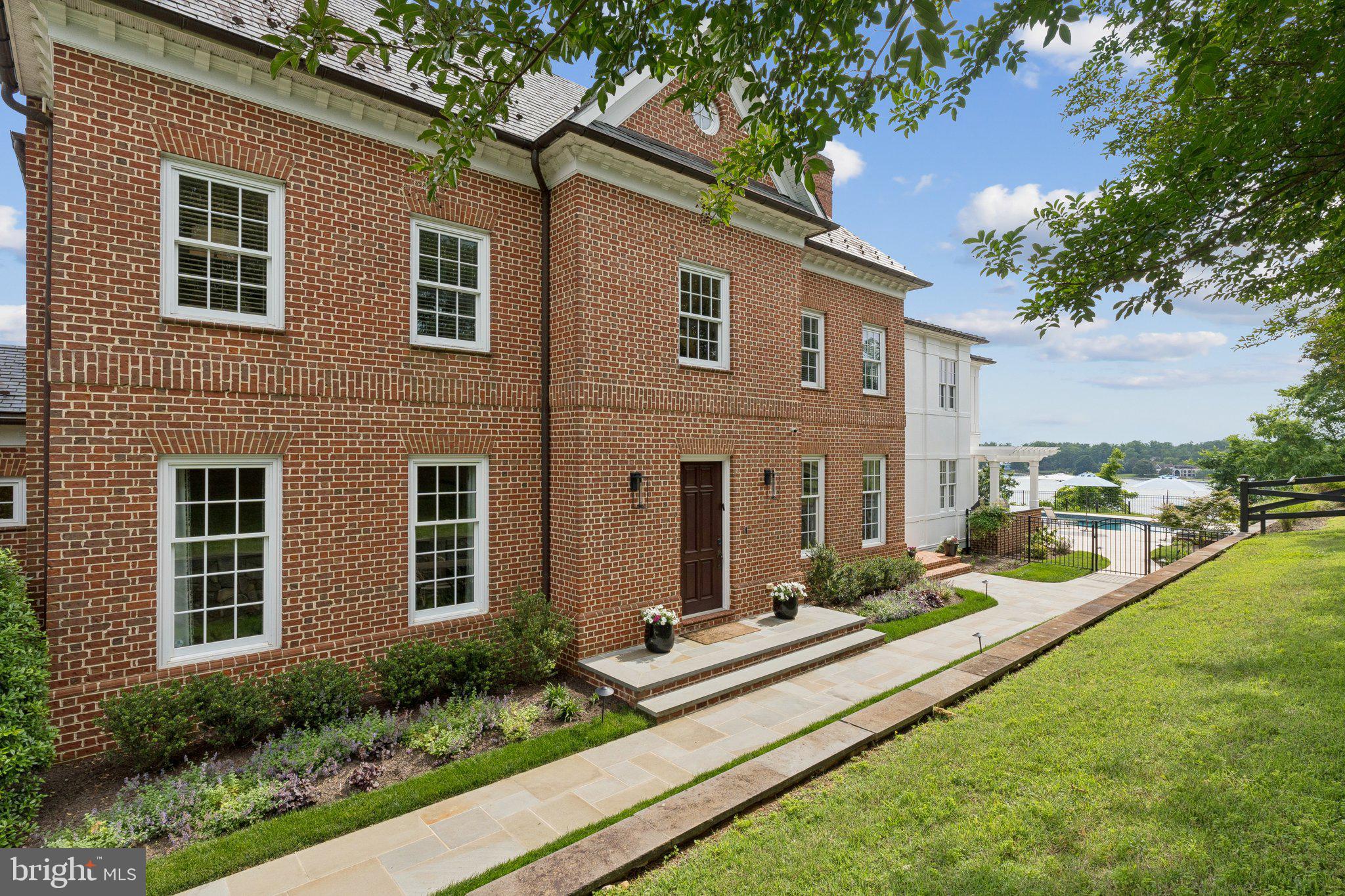 PENDENNIS MOUNT - Residential Lease