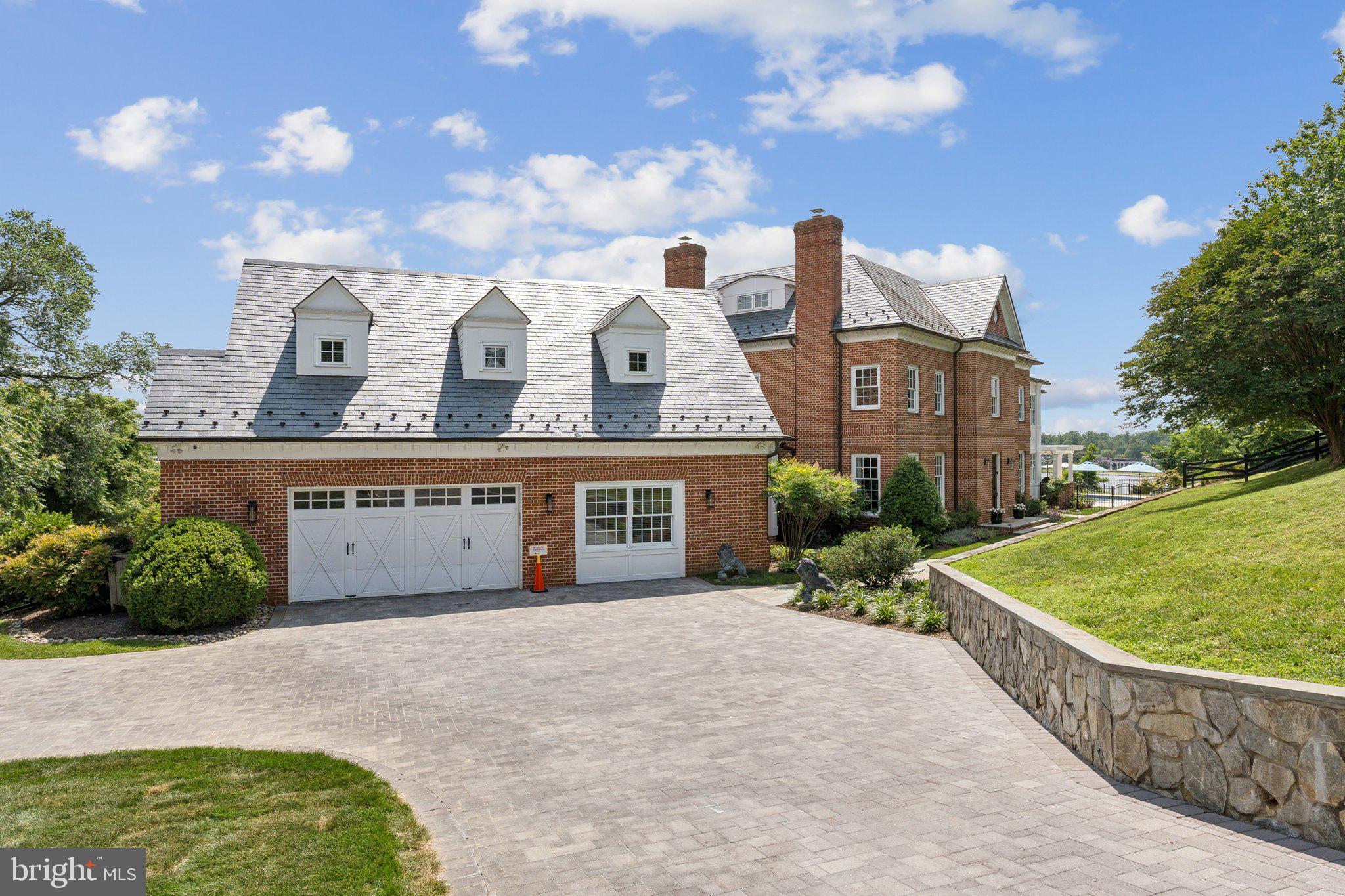 PENDENNIS MOUNT - Residential Lease